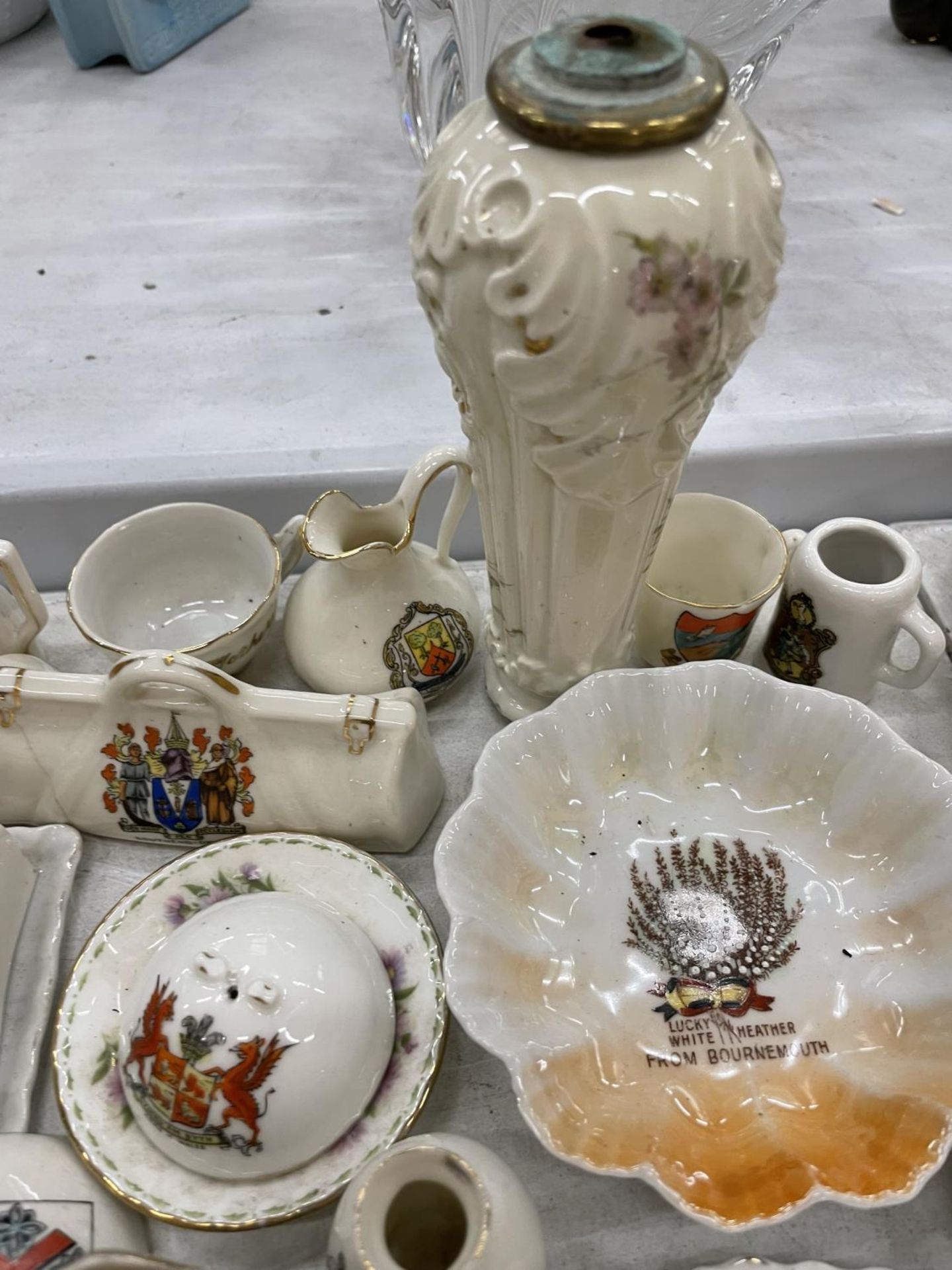 A LARGE QUANTITY OF CRESTED WARE TO INCLUDE MINIATURE CHEESE DISHES, PLATES, VASES, CUPS, JUGS, ETC - Image 7 of 11
