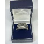 A MARKED SILVER RING WITH A CENTRE CLEAR STONE IN A PRESENTATION BOX