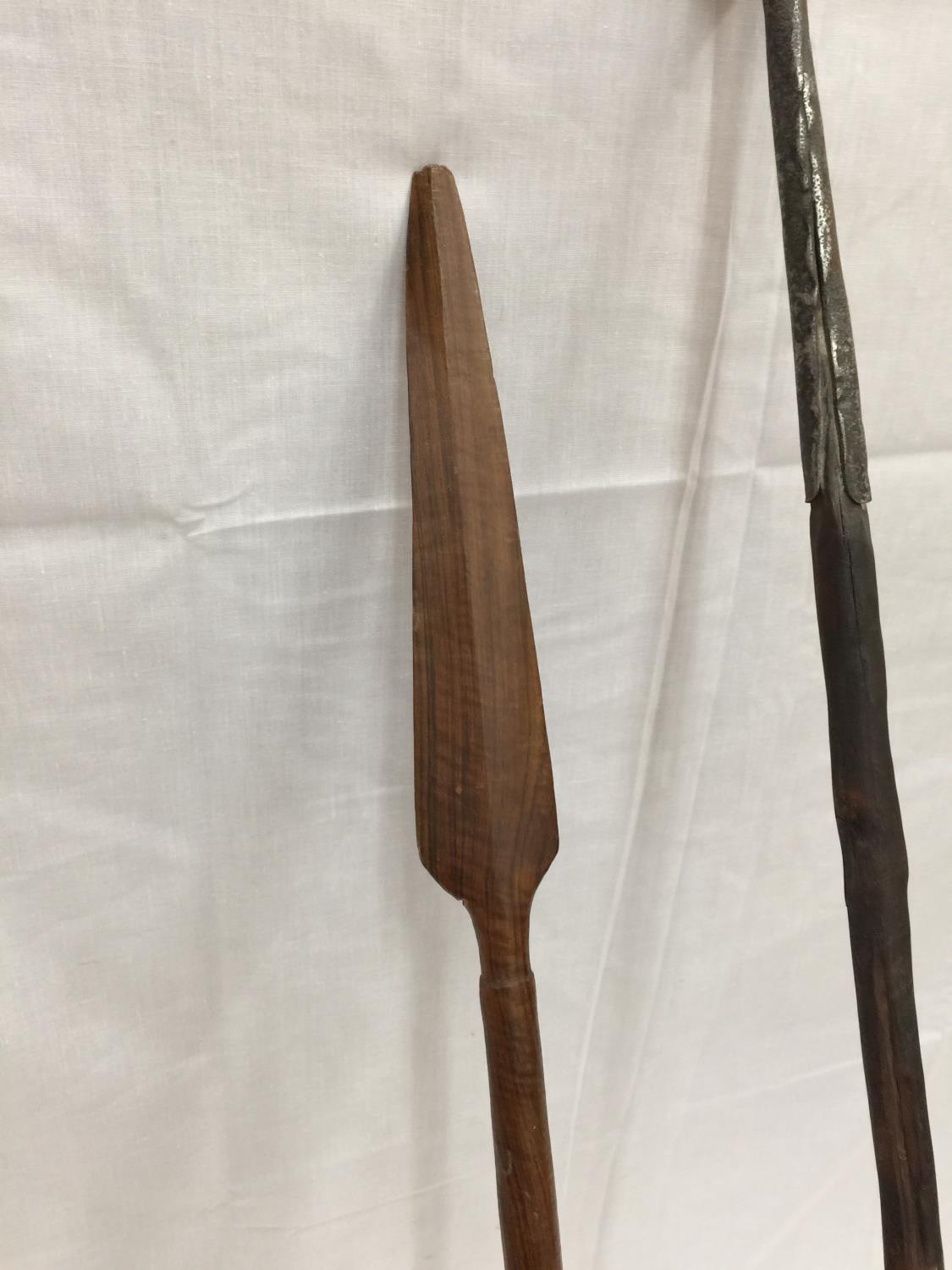 A VINTAGE 'HUNTING' SPEAR WITH METAL TIP LENGTH 150CM AND A WOODEN SPEAR LENGTH 118CM - Image 2 of 5