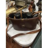 A PAIR OF DOLLOND LONDON BINOCULARS IN BROWN LEATHER CASE - MADE IN ENGLAND - LUMA 8 X 30