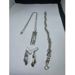 A MACINTOSH SILVER JEWLLERY SET COMPRISING OF EARRING, NECKLACE WITH PENDANT AND A BRACELET IN A