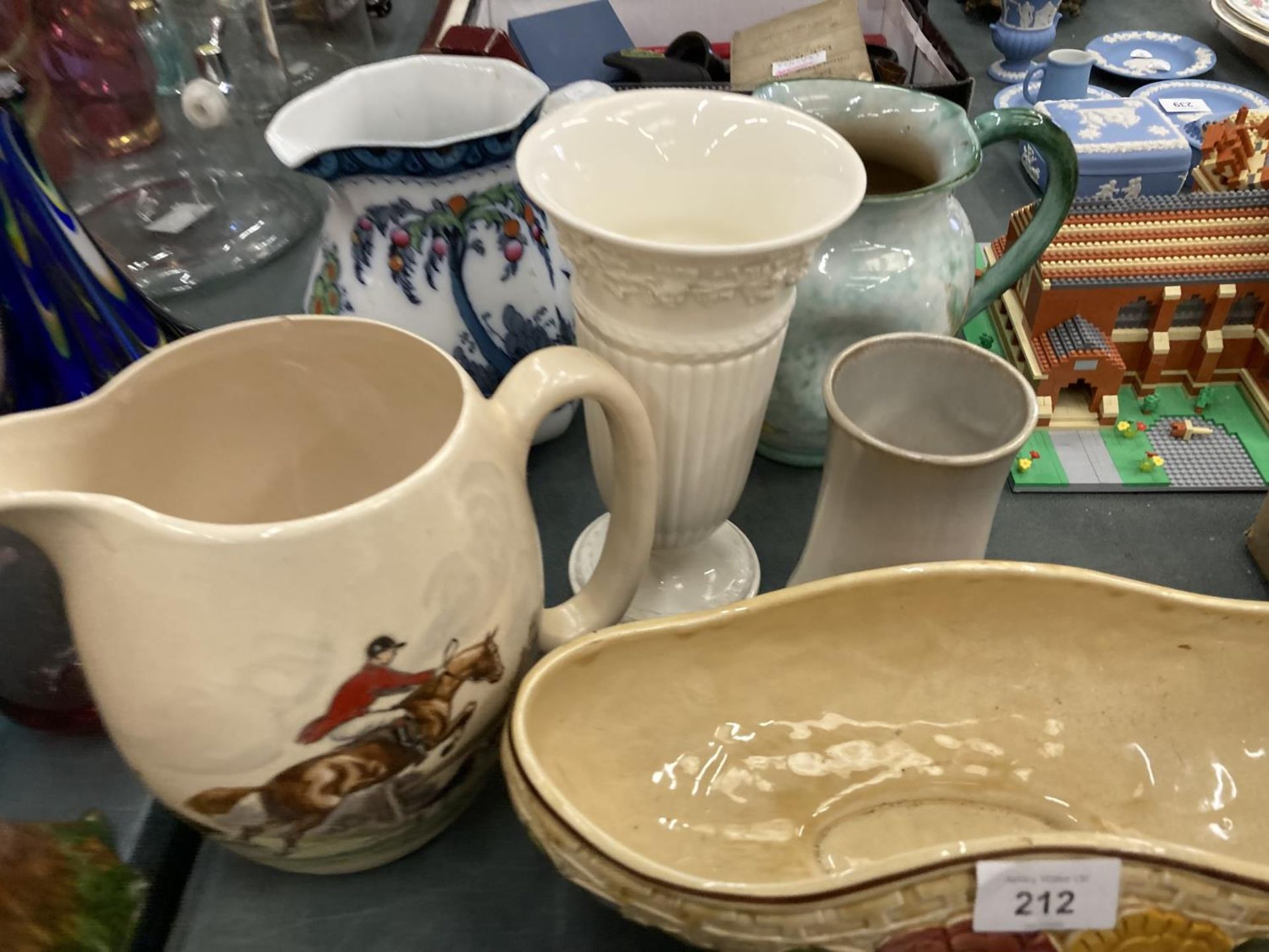 A VARIETY OF CERAMICS TO INCLUDE A VINTAGE INDIAN TREE BOWL TOGETHER WITH LARGE JUG DEPICTING - Image 17 of 24
