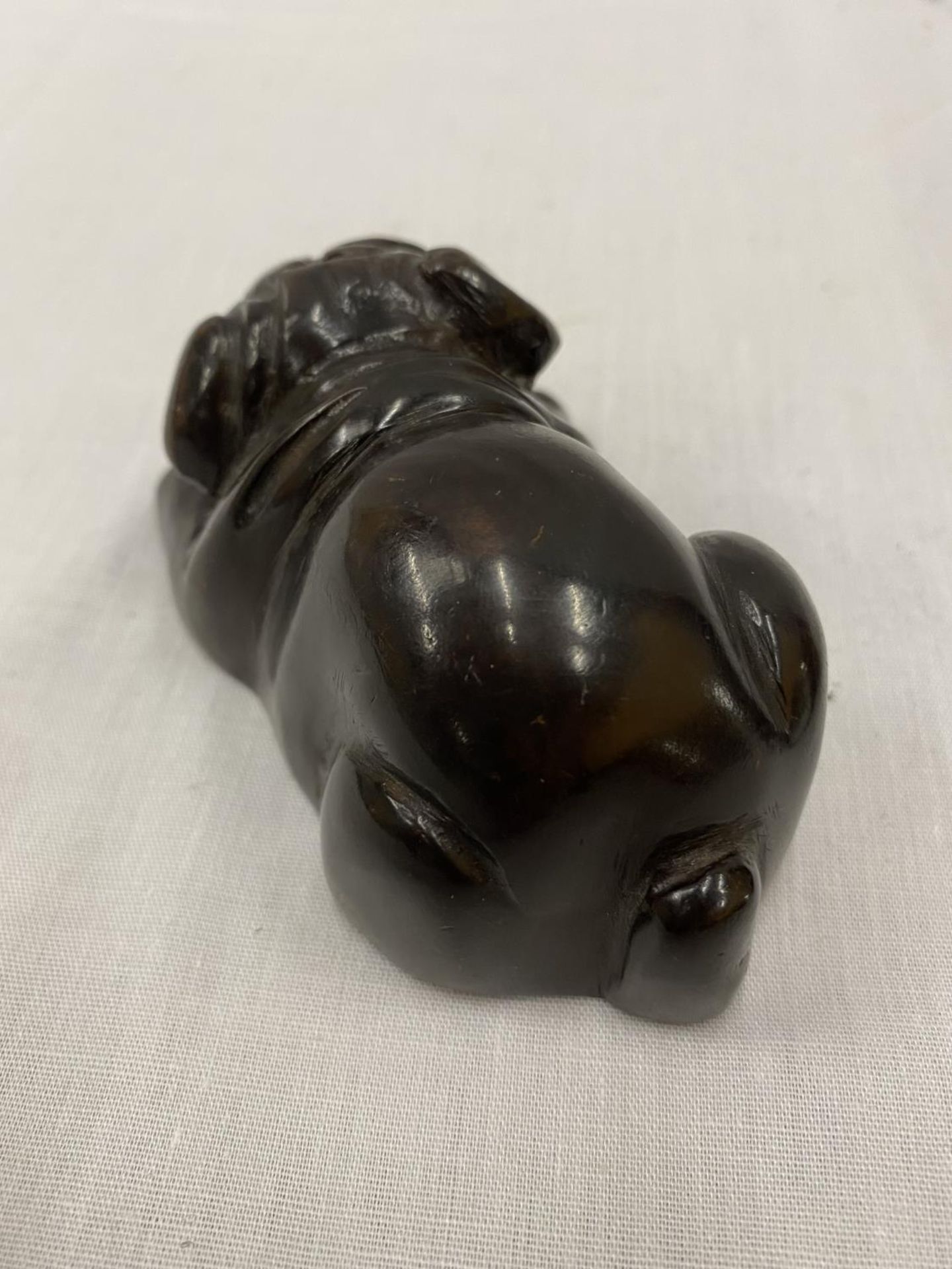 A PAIR OF BRONZE BULLDOGS, ONE SITTING AND ONE LAYING DOWN, HEIGHT 7CM AND 4CM - Image 8 of 22