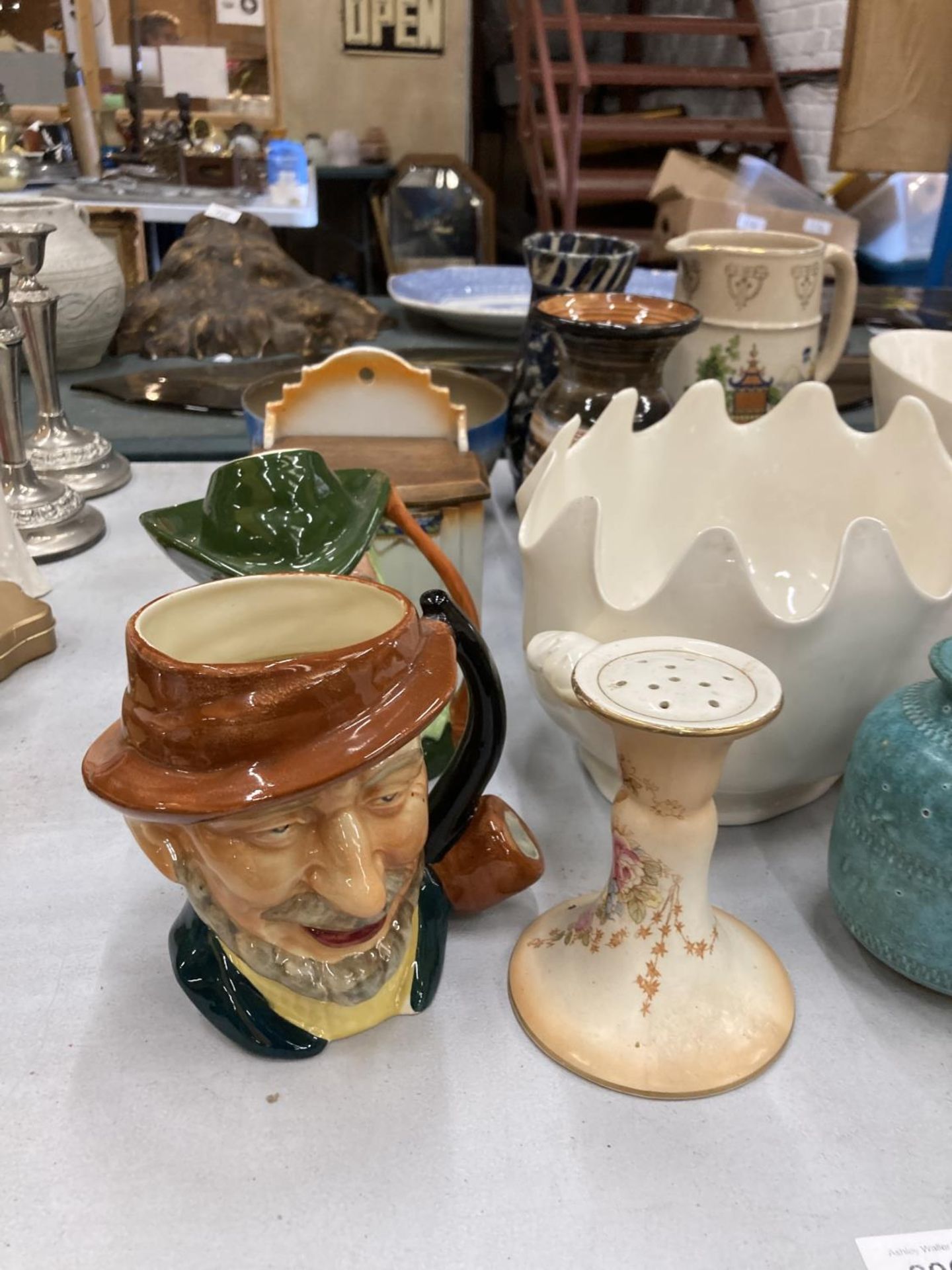 A COLLECTION OF POTTERY ITEMS TO INCLUDE TOBY JUGS, BOWLS, VASES, JUGS, ETC - Image 4 of 5