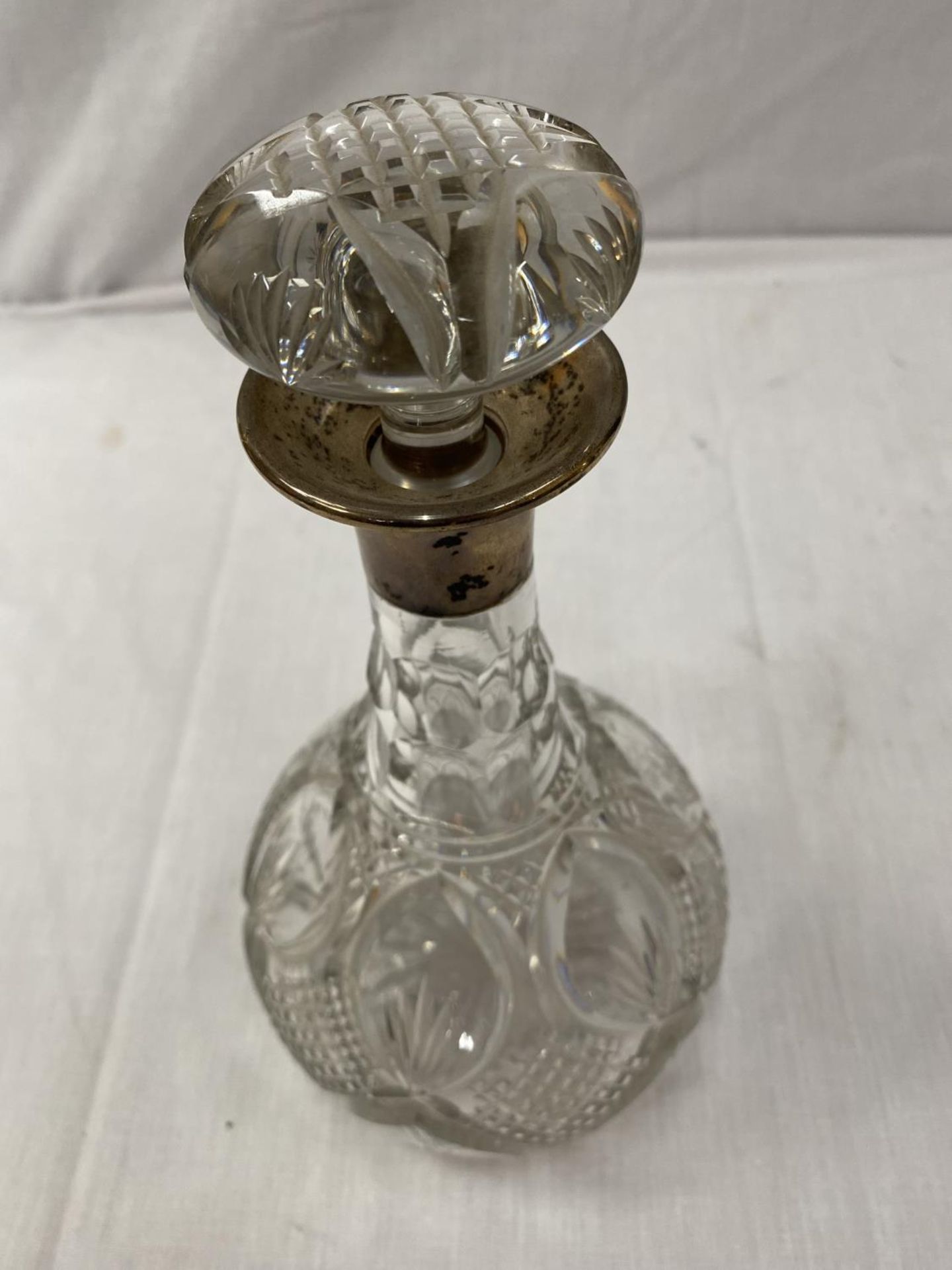 A HALLMARKED SHEFFIELD SILVER DECANTER WITH HOBNAIL DECORATION HEIGHT 25CM - Image 10 of 10