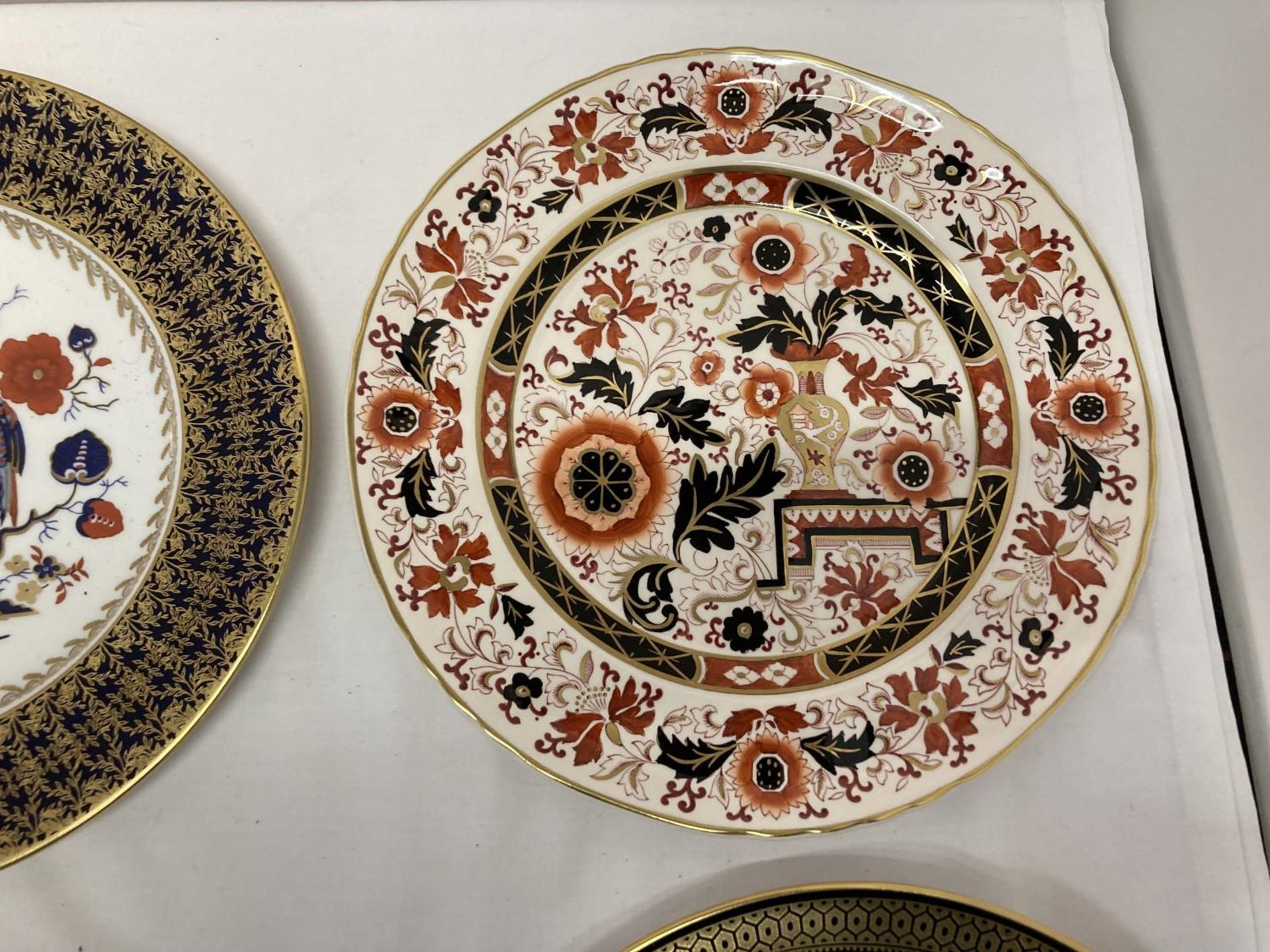 FOUR CABINET PLATES TO INCLUDE A MASON'S 'FRANKLIN', MASON'S 'IMPERIAL', AYNSLEY AND SPODE - Image 6 of 11