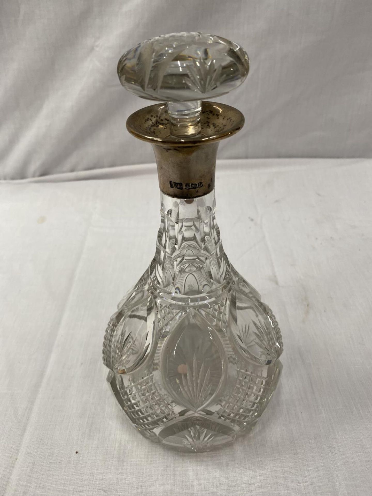 A HALLMARKED SHEFFIELD SILVER DECANTER WITH HOBNAIL DECORATION HEIGHT 25CM - Image 2 of 10