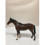 A BESWICK BAY HORSE HEIGHT 20CM