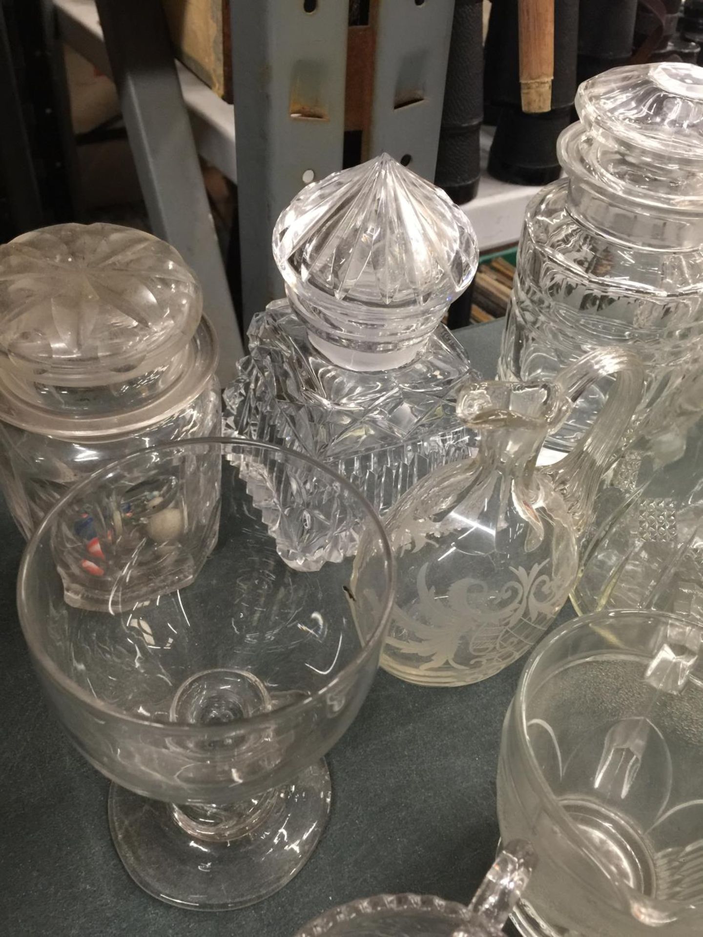 A QUANTITY OF GLASSWARE TO INCLUDE A 19TH CENTURY GLASS BAROMETER - A/F, JUGS, DISHES ETC - Image 6 of 6