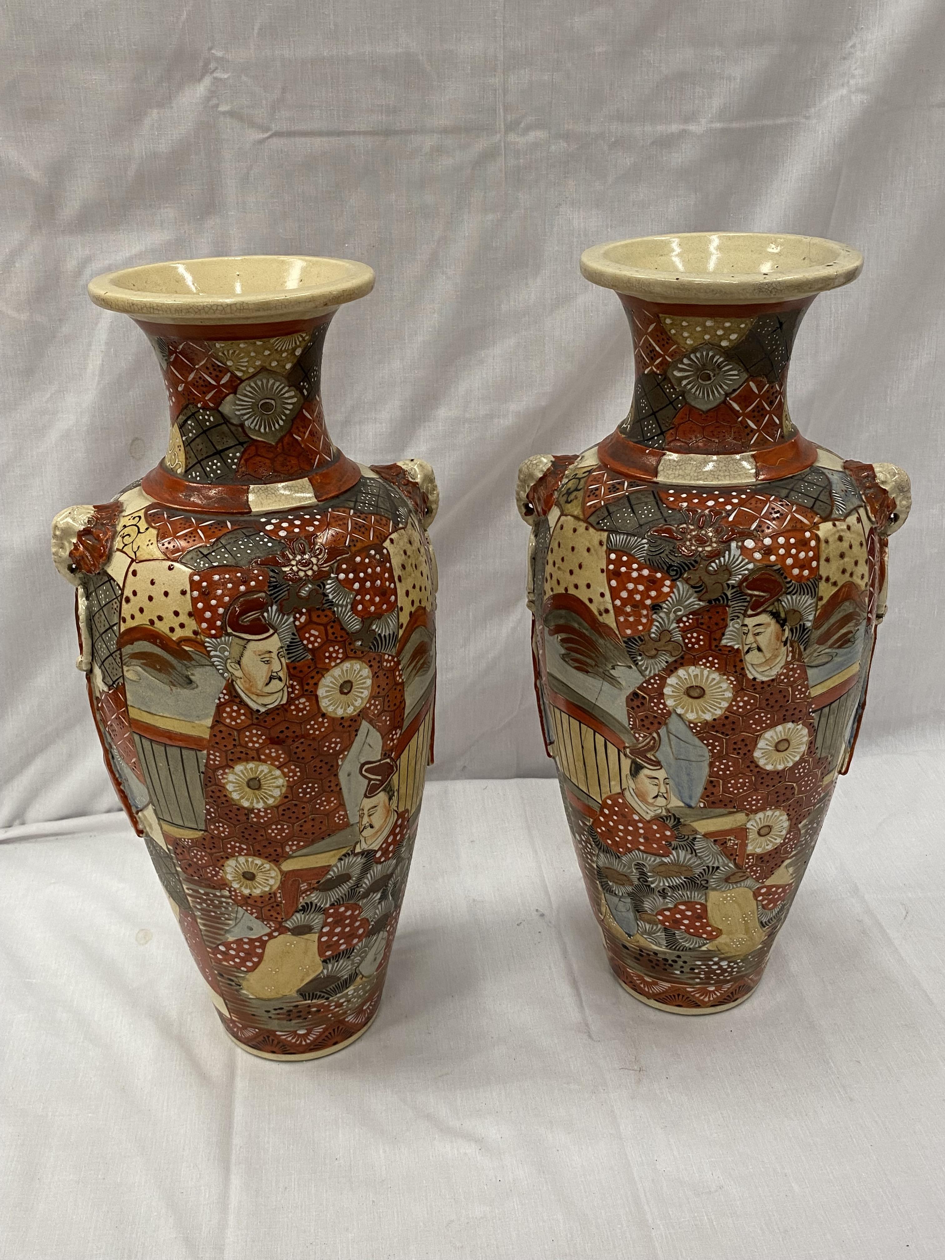 A PAIR OF ORIENTAL STYLE VASES WITH EMBOSSED DECORATION HEIGHT 45CM - A/F CRACKS TO BOTH - Image 2 of 16