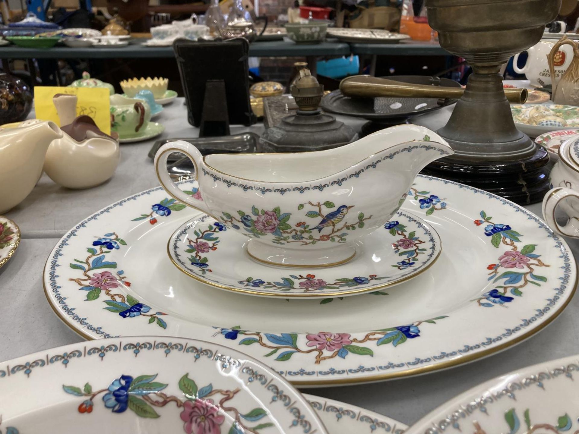 A QUANTITY OF AYNSLEY PEMBROKE FINE BONE CHINA - UNUSED TO INCLUDE A TUREEN, LARGE PLATTER, 3 MEDIUM - Image 5 of 9