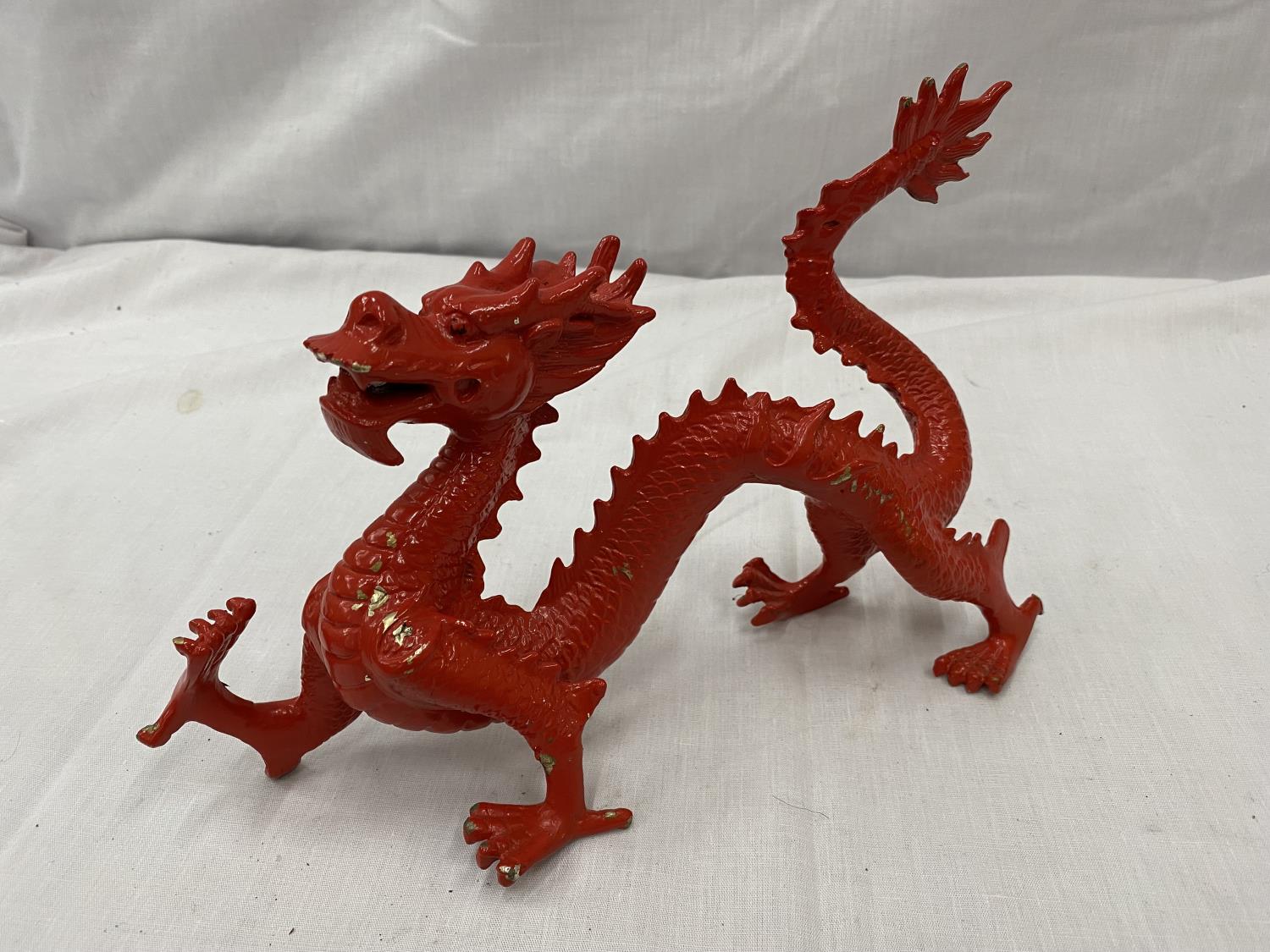 A METAL SCULPTURE OF A RED DRAGON HEIGHT 17CM, LENGTH APPROX 28CM - Image 2 of 8
