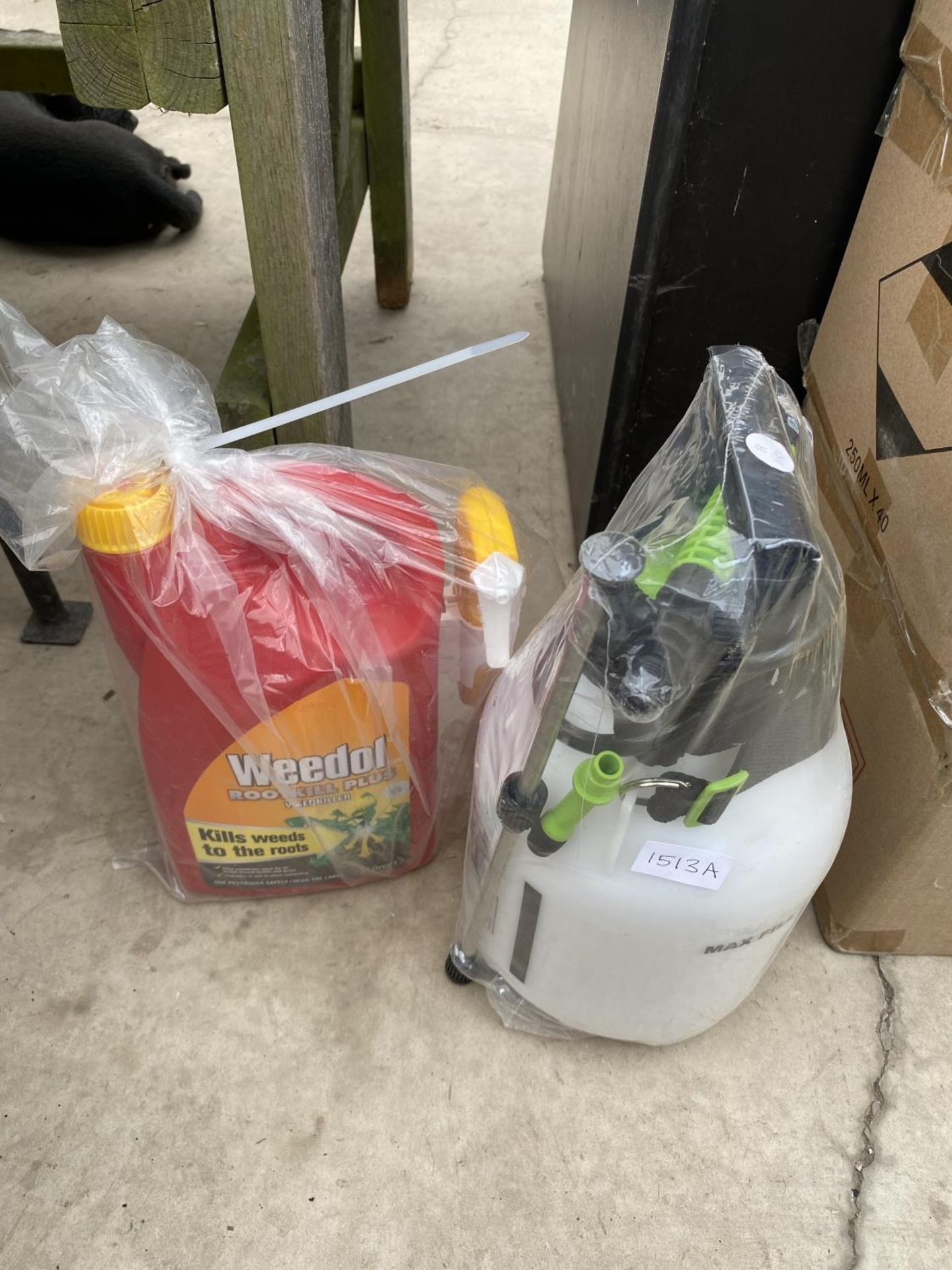 A BOTTLE OF WEEDOL AND A NEW 4L PRESSURE SPRAYER