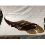 A LARGE PIECE OF AMBER AND BROWN GLASS WALL HANGING ART (LENGTH 124CM)