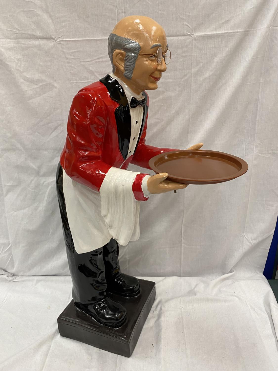 A DUMB WAITER DEPICTING A BUTLER IN A RED JACKET WITH A TRAY HEIGHT 96CM - Image 6 of 8