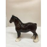 A BESWICK SHIRE HORSE WITH MANE DECORATION HEIGHT 21.5CM