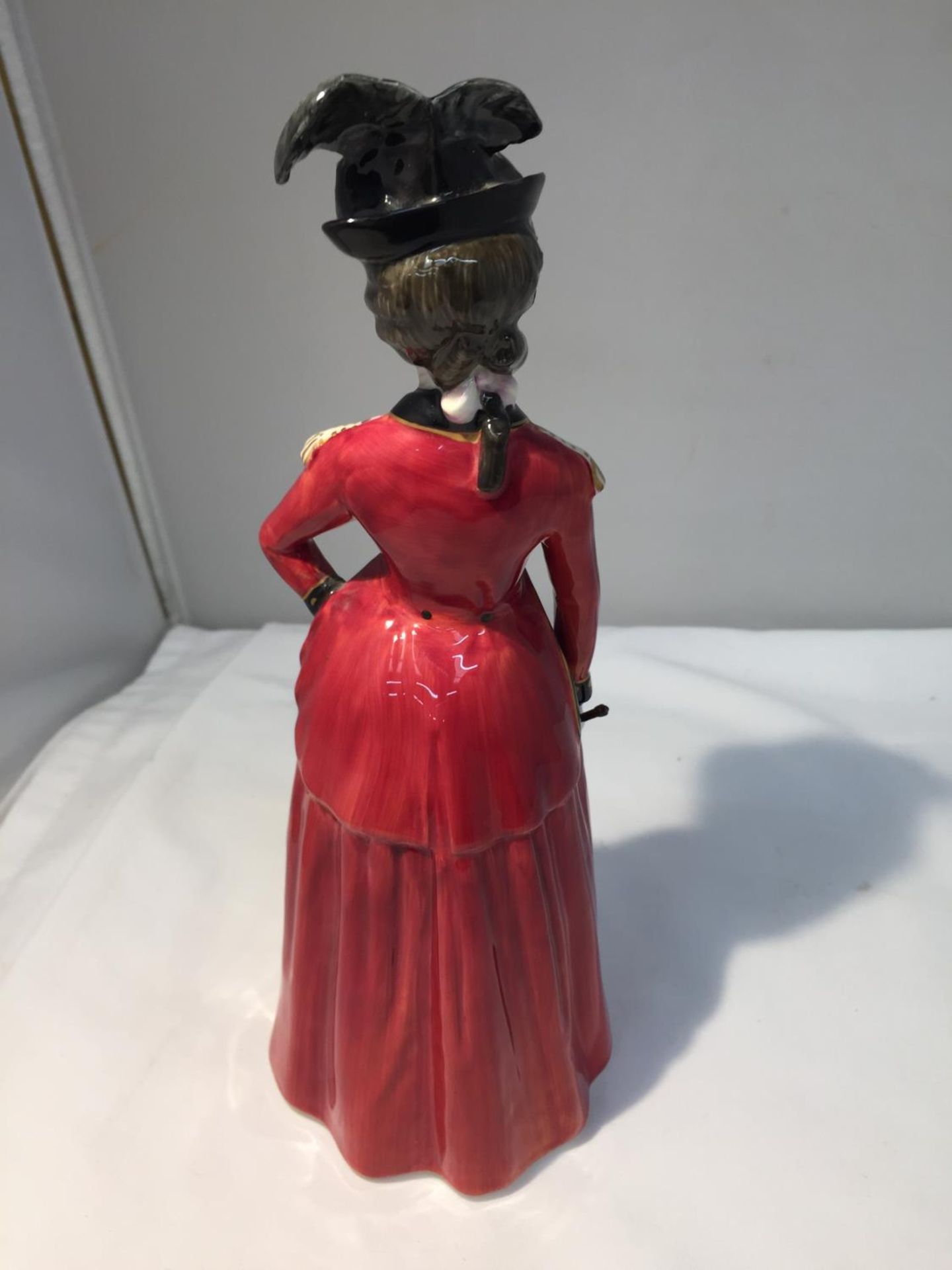 A ROYAL DOULTON FIGURE 'LADY WORSLEY' HN 3318, FROM A COLLECTION OF FOUR FIGURES, LIMITED EDITION - Image 4 of 7