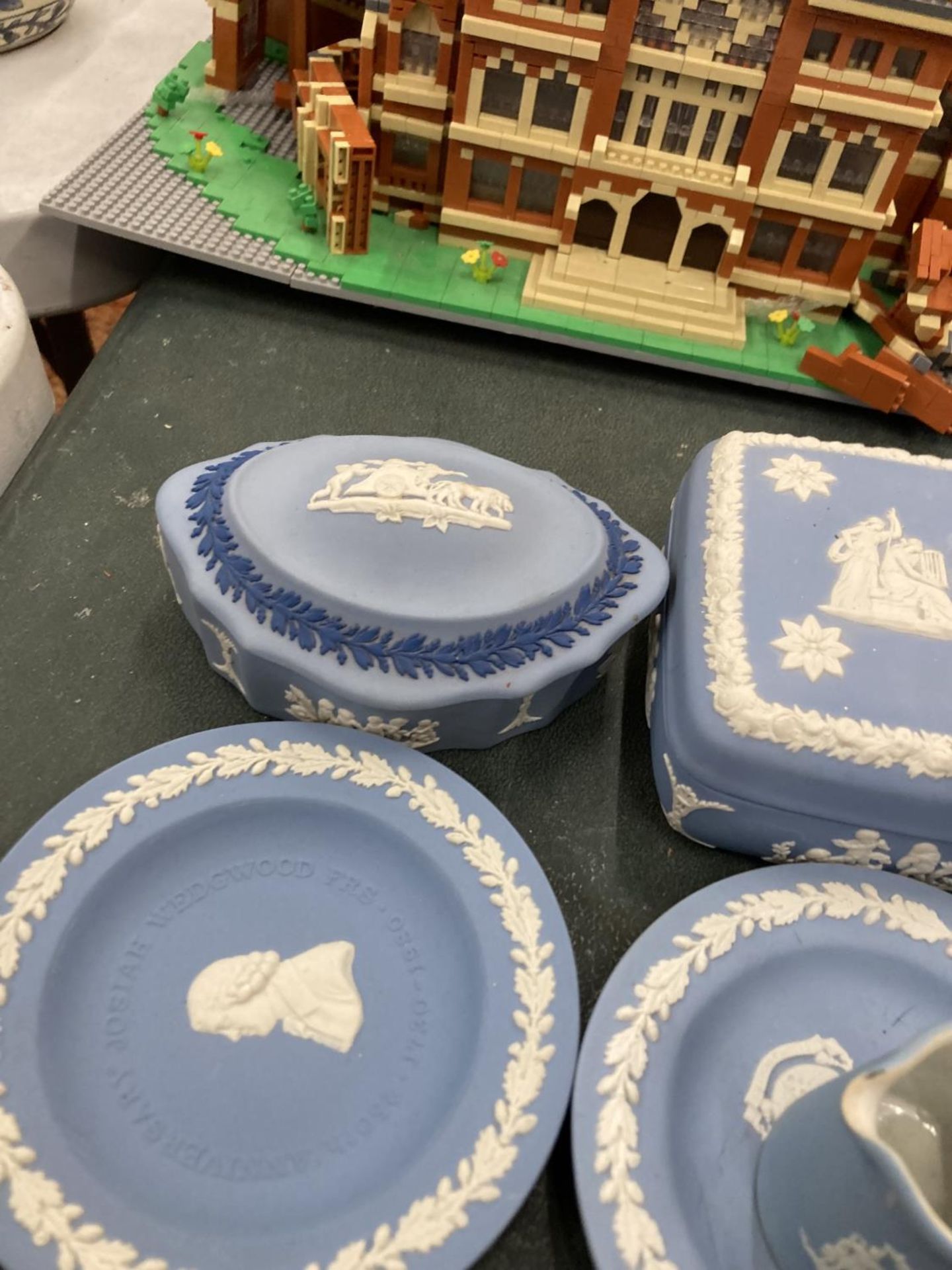 SEVEN PIECES OF WEDGWOOD JASPERWARE TO INCLUDE TRINKET BOXES, PIN TRAYS, ETC - Image 3 of 12