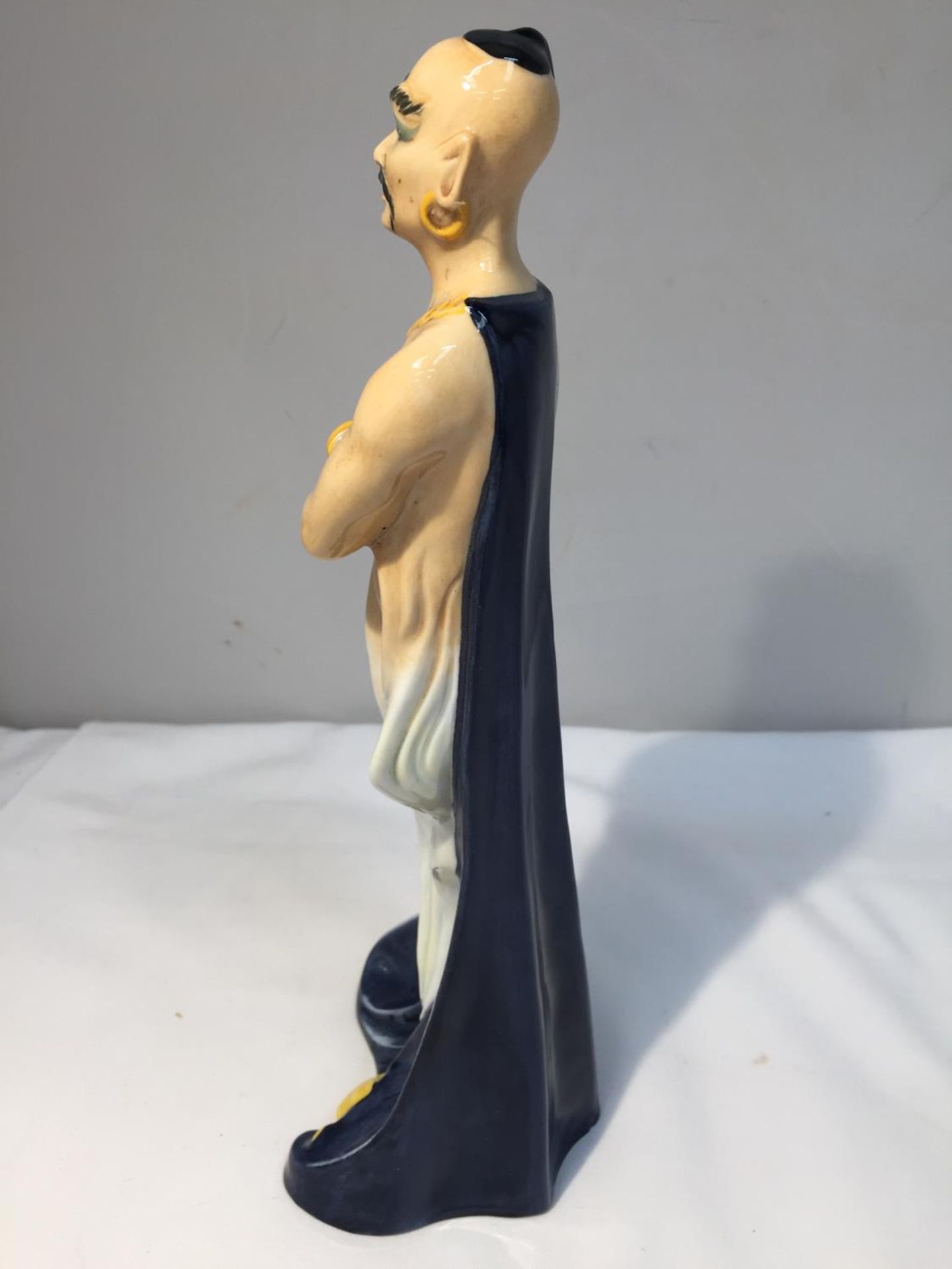 A ROYAL DOULTON FIGURE 'THE GENIE' HN 2989 HEIGHT APPROX 26CM - Image 2 of 7