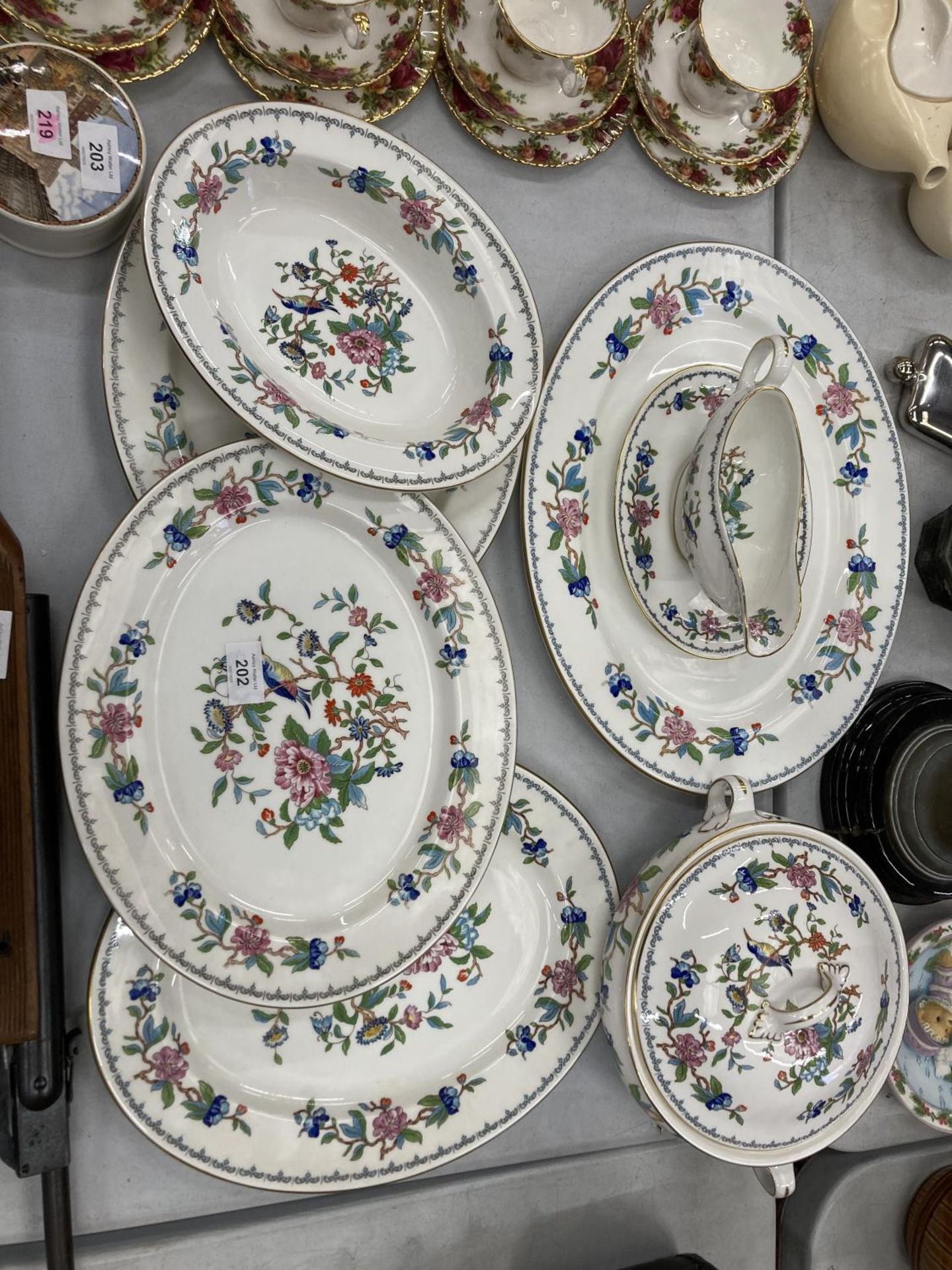 A QUANTITY OF AYNSLEY PEMBROKE FINE BONE CHINA - UNUSED TO INCLUDE A TUREEN, LARGE PLATTER, 3 MEDIUM - Image 2 of 9