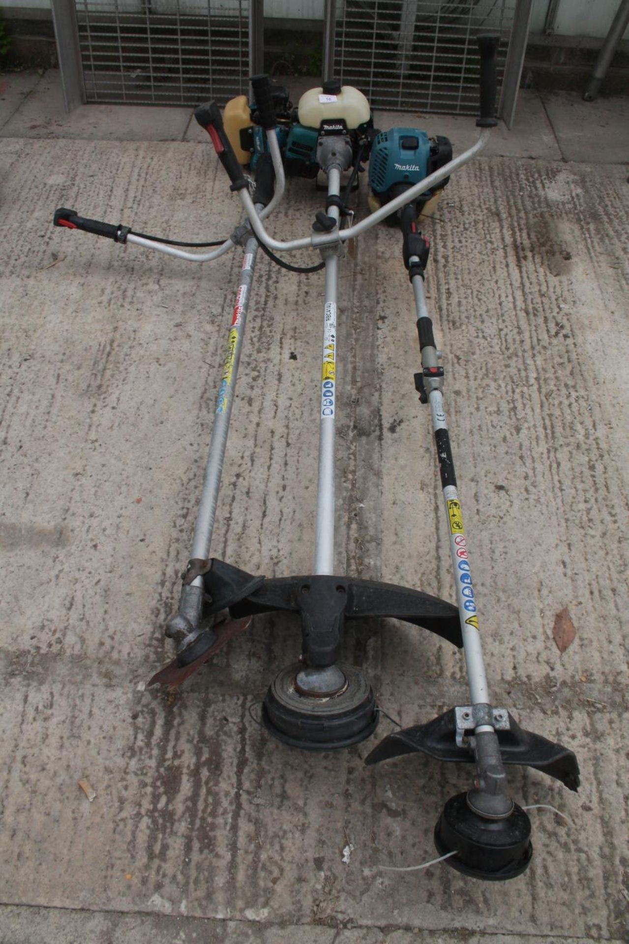 MAKITA STRIMMERS X 3 PLUS VAT