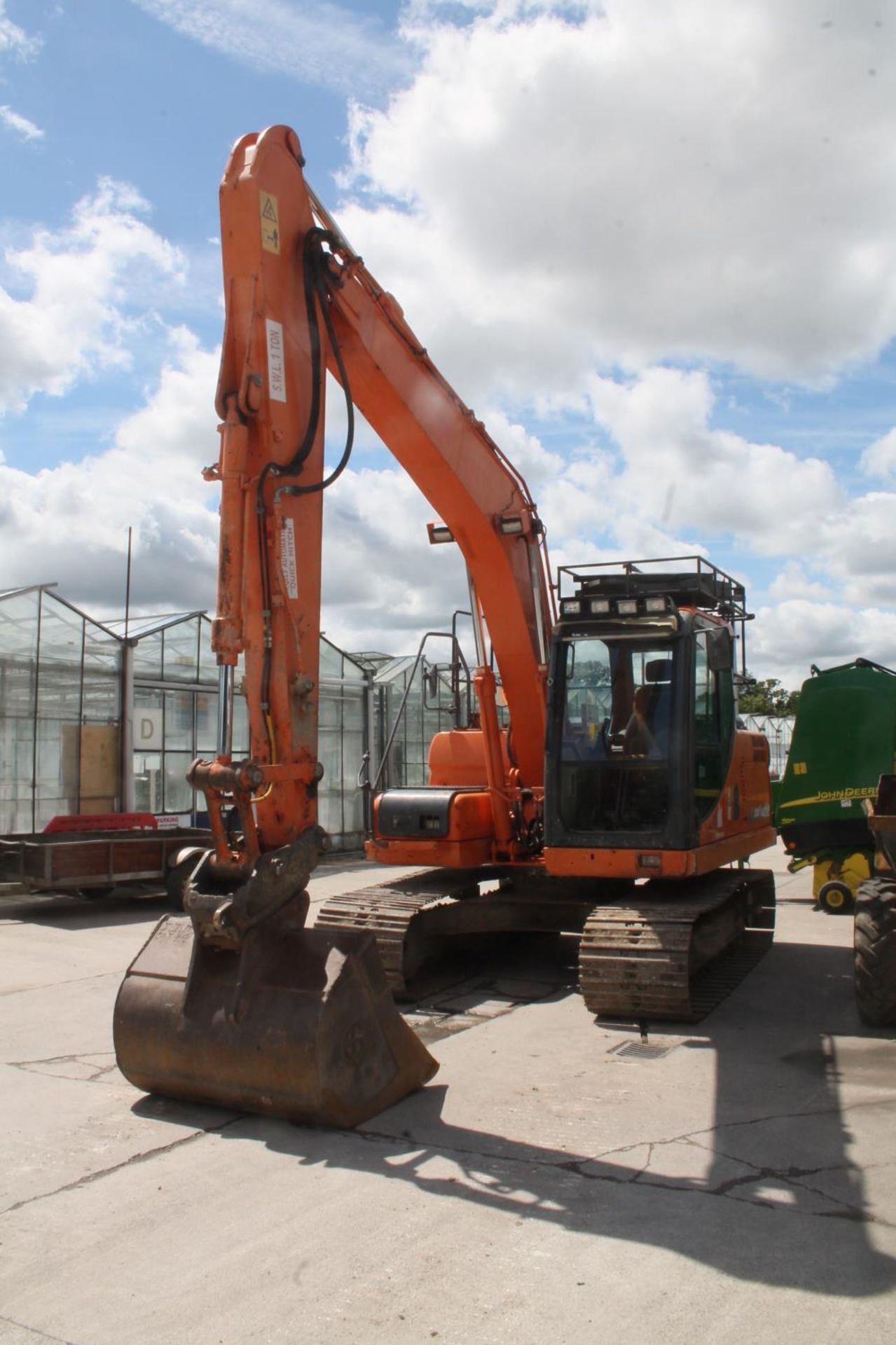 DOOSAN DX 140 EXCAVATOR 2012 APPROX 9700 HOURS GOOD RUNNER RECENTLY SERVICED ENGINE HYDRAULICS ETC - Image 3 of 3