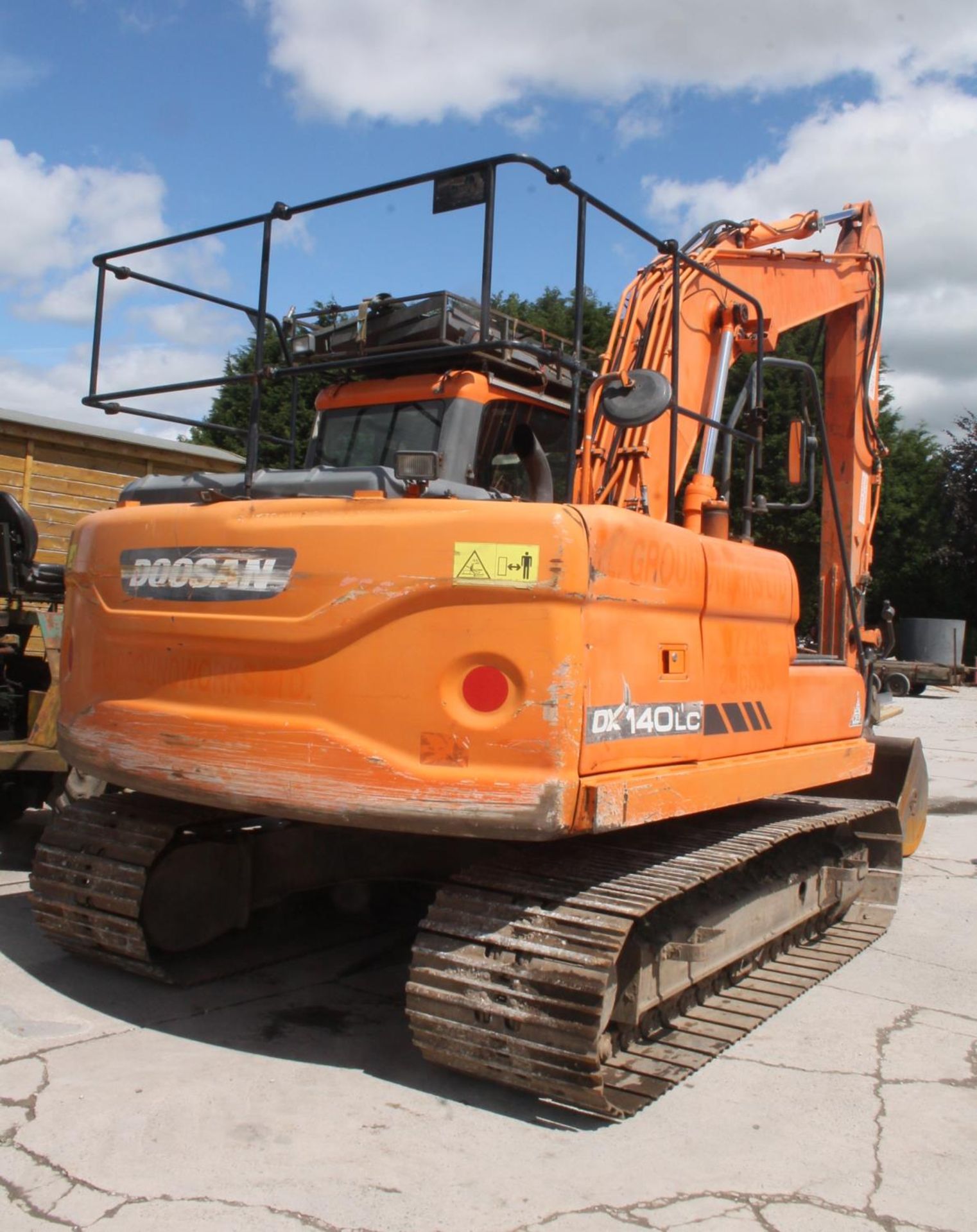 DOOSAN DX 140 EXCAVATOR 2012 APPROX 9700 HOURS GOOD RUNNER RECENTLY SERVICED ENGINE HYDRAULICS ETC - Image 2 of 3