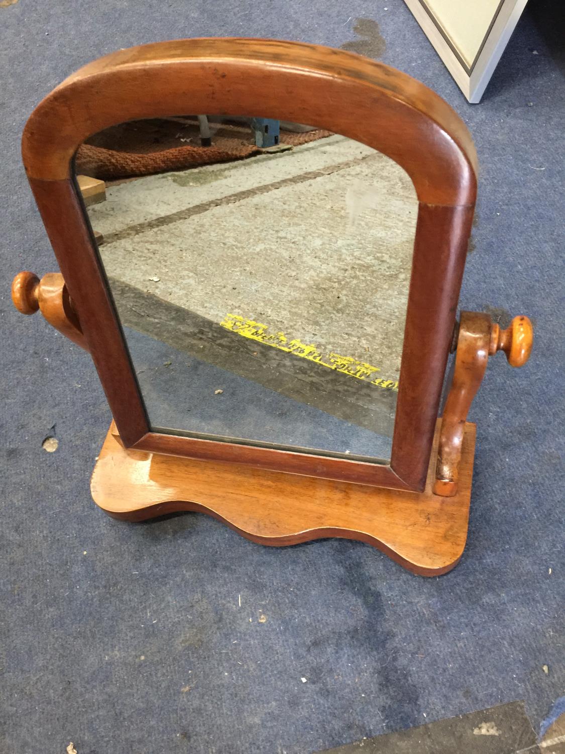 A MAHOGANY FRAMED TOILET MIRROR HEIGHT 43CM, WIDTH 35.5CM - Image 3 of 12