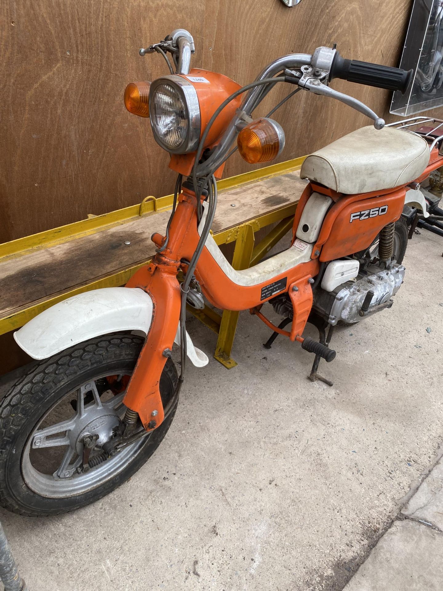 A FZ50 SUZUKI WITH LOG BOOK AND KEY,MILEAGE 611 MILES, REGISTRATION WNA 608X TO INCLUDE A HAND - Image 7 of 15