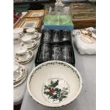 A QUANTITY OF PORTMERION TO INCLUDE A BOWL 'THE HOLLY AND THE IVY' DIAMETER 23.5CM, A BOXED SET OF