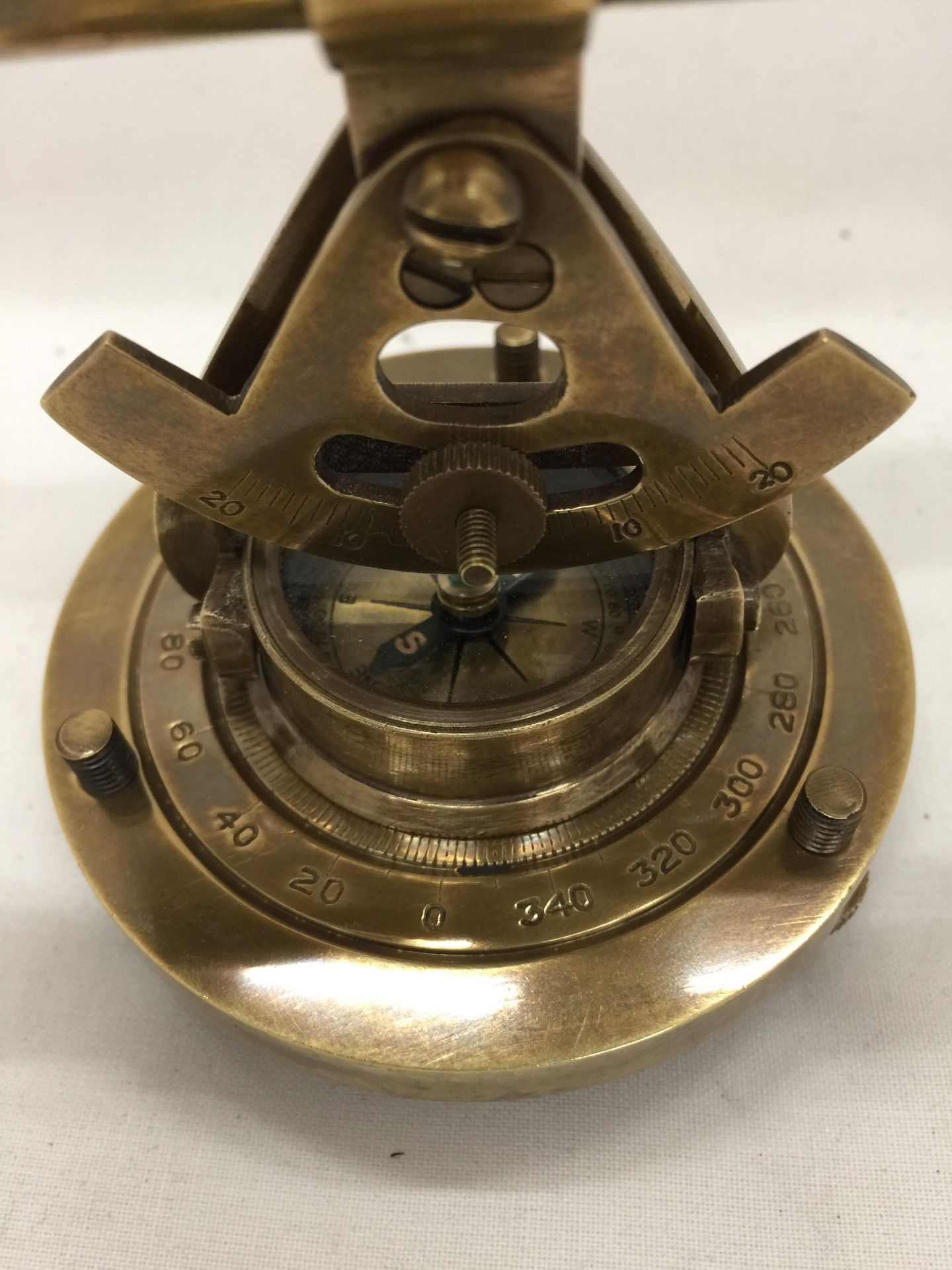 A BRASS TELESCOPE AND COMPASS HEIGHT 10CM - Image 5 of 6