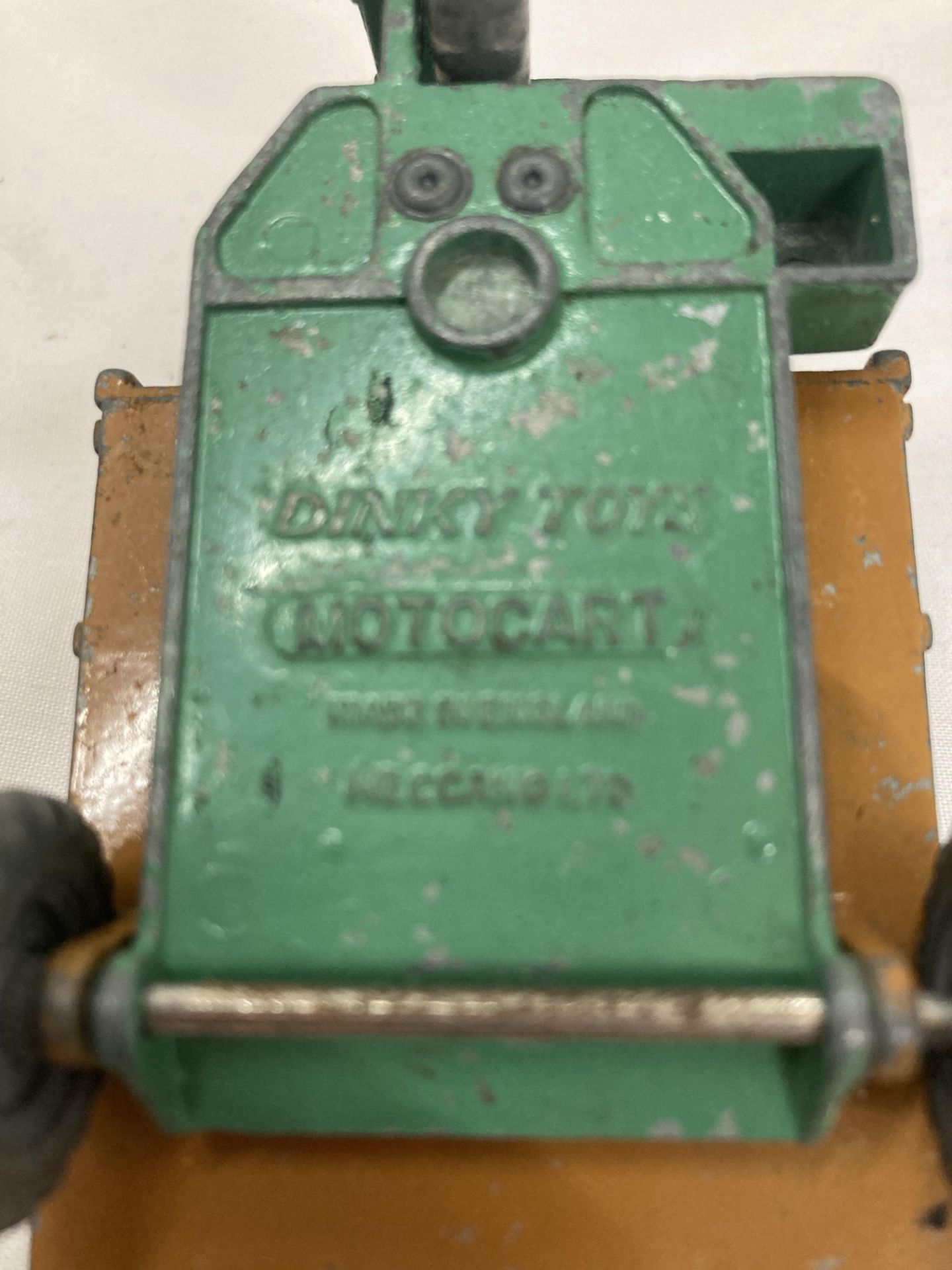 A VINTAGE DINKY TOYS MOTOCART - Image 10 of 10