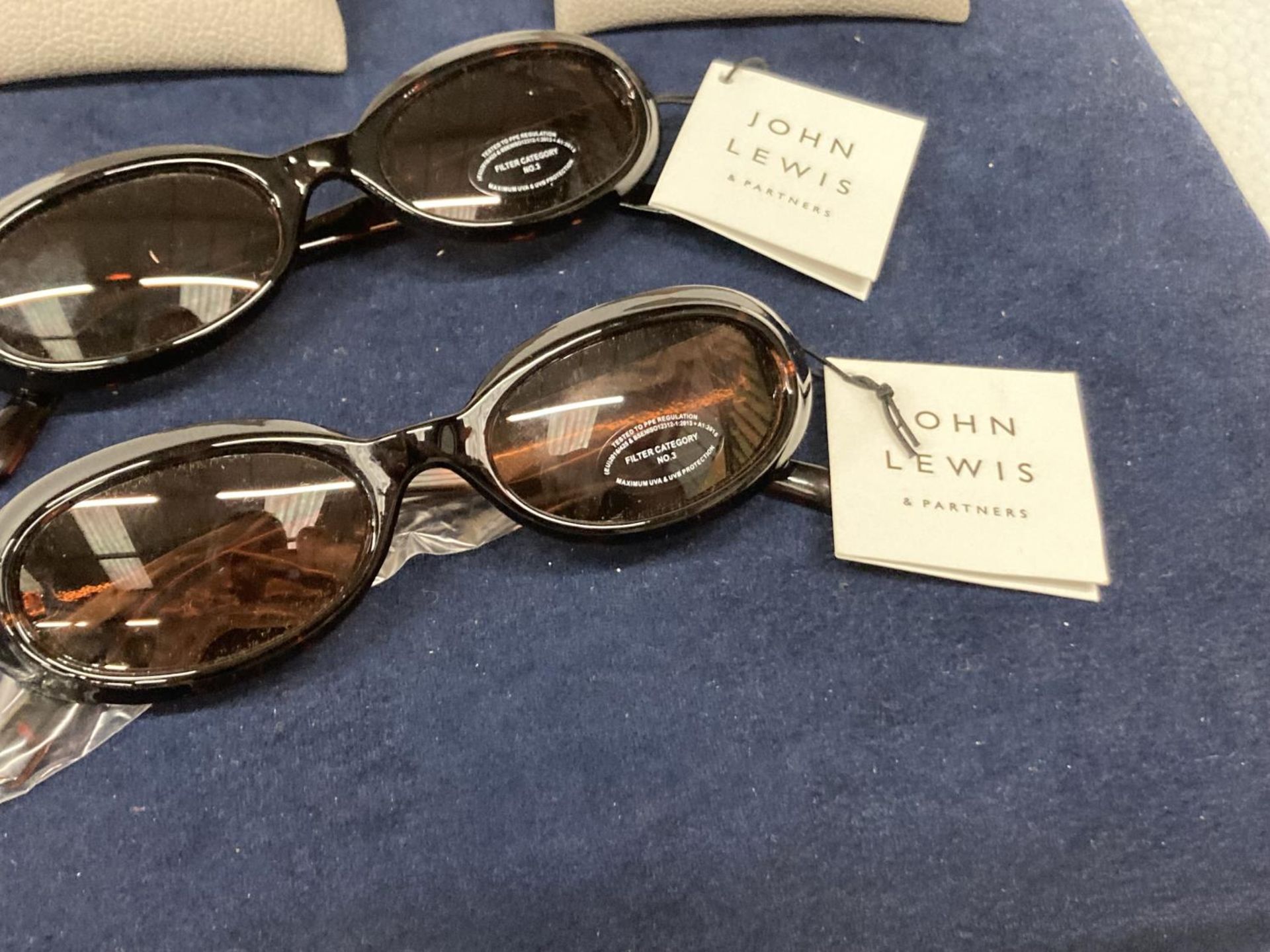 TWO PAIRS OF AS NEW JOHN LEWIS LADIES SUNGLASSES - Bild 2 aus 3