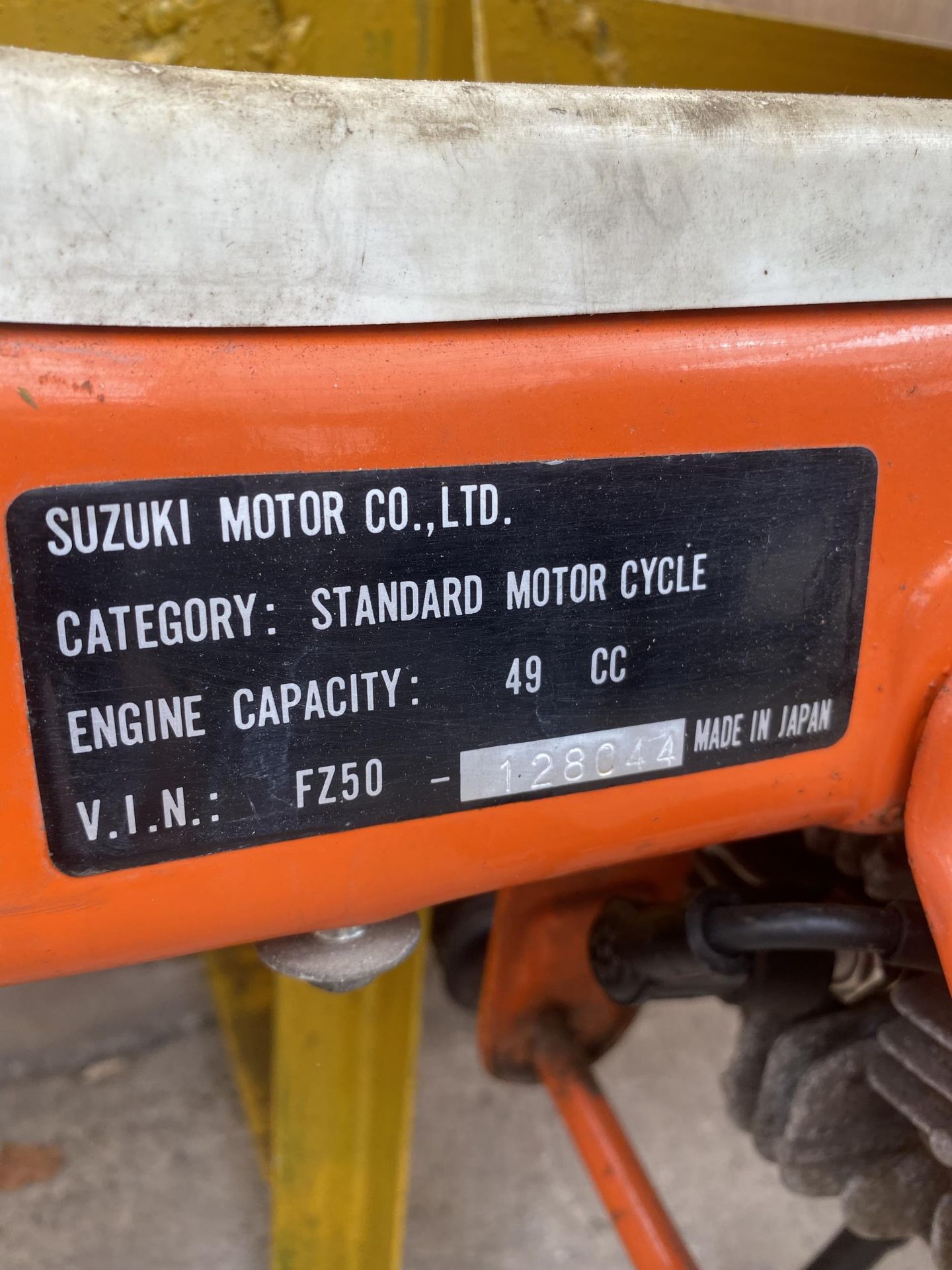 A FZ50 SUZUKI WITH LOG BOOK AND KEY,MILEAGE 611 MILES, REGISTRATION WNA 608X TO INCLUDE A HAND - Image 12 of 15