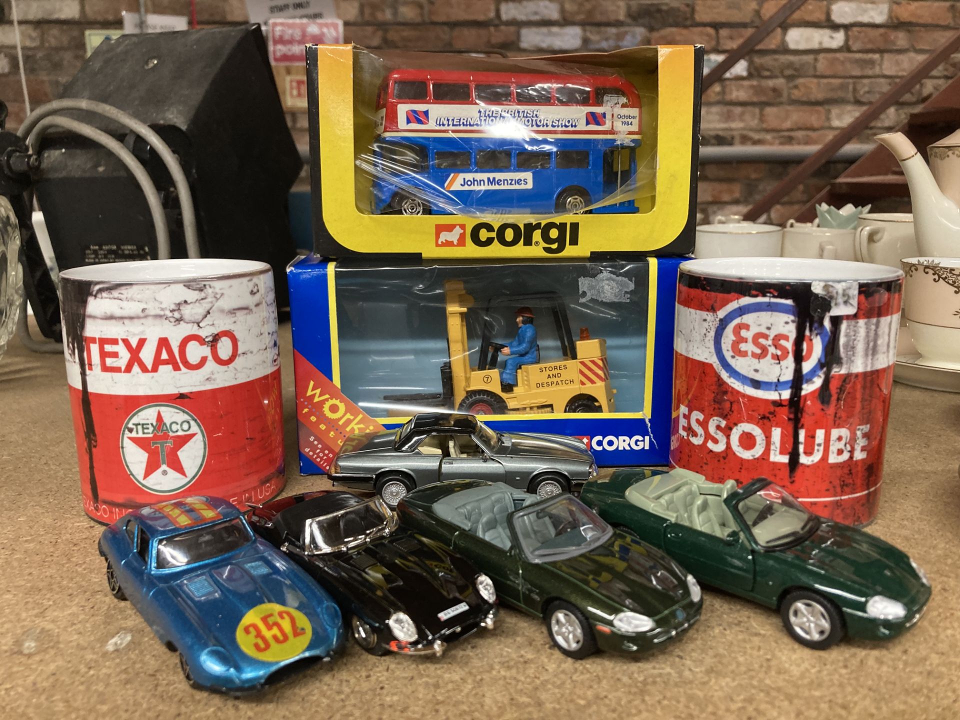 TWO BOXED CORGI MODELS - A FORKLIFT TRUCK AND A BUS, A TEXACO AND ESSO MUG PLUS FIVE DIECAST CARS - Image 2 of 10