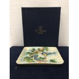 AN OLD TUPTON WARE BOXED DISH FEATURING BIRDS IN A TREE WITH LEAVES - HAND PAINTED - 15 X 11.5 CM
