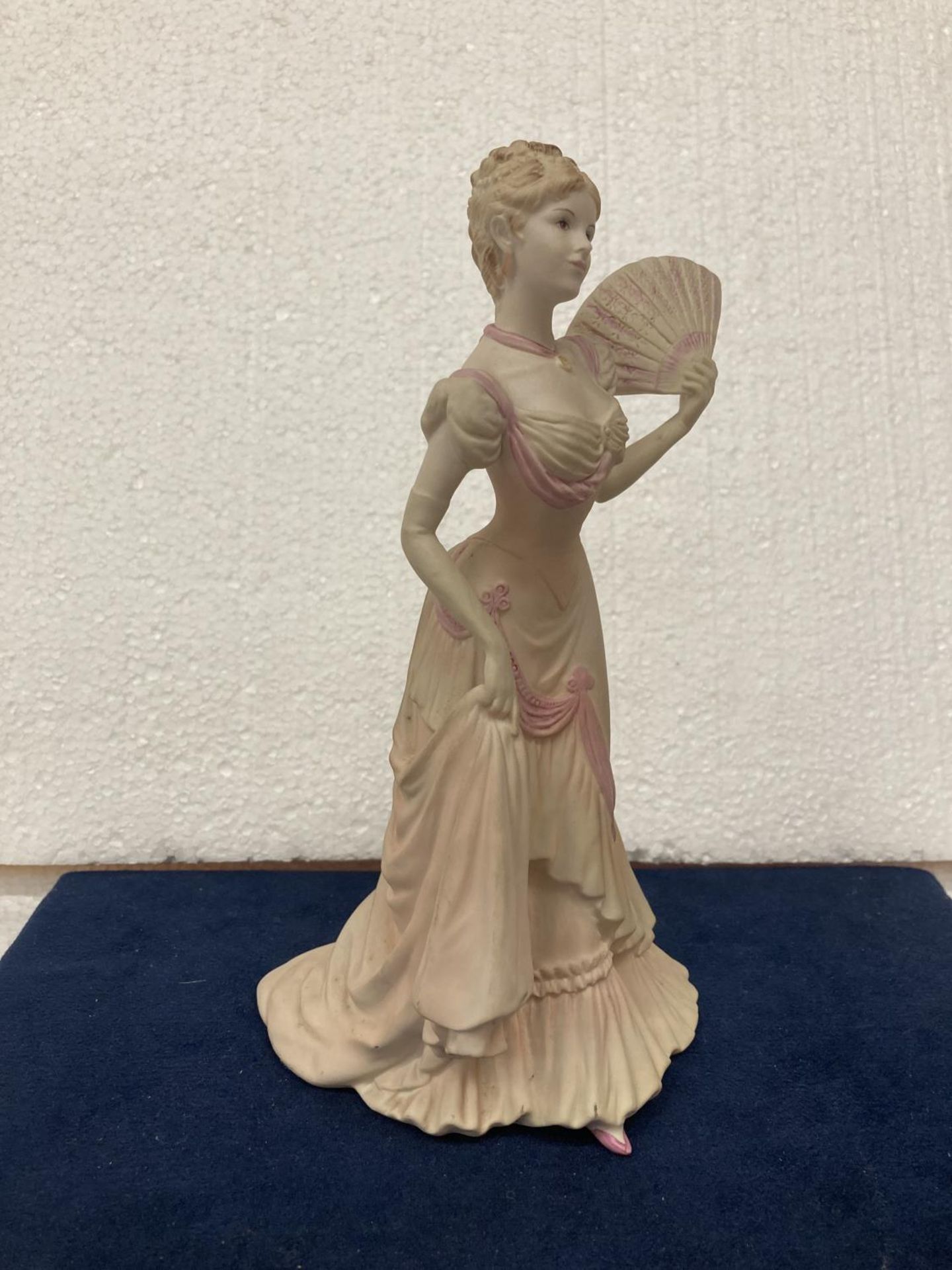A COALPORT PORCELAIN FIGURINE FROM THE AGE OF ELEGANCE COLLECTION "EVENING AT THE OPERA" HAND - Image 2 of 8