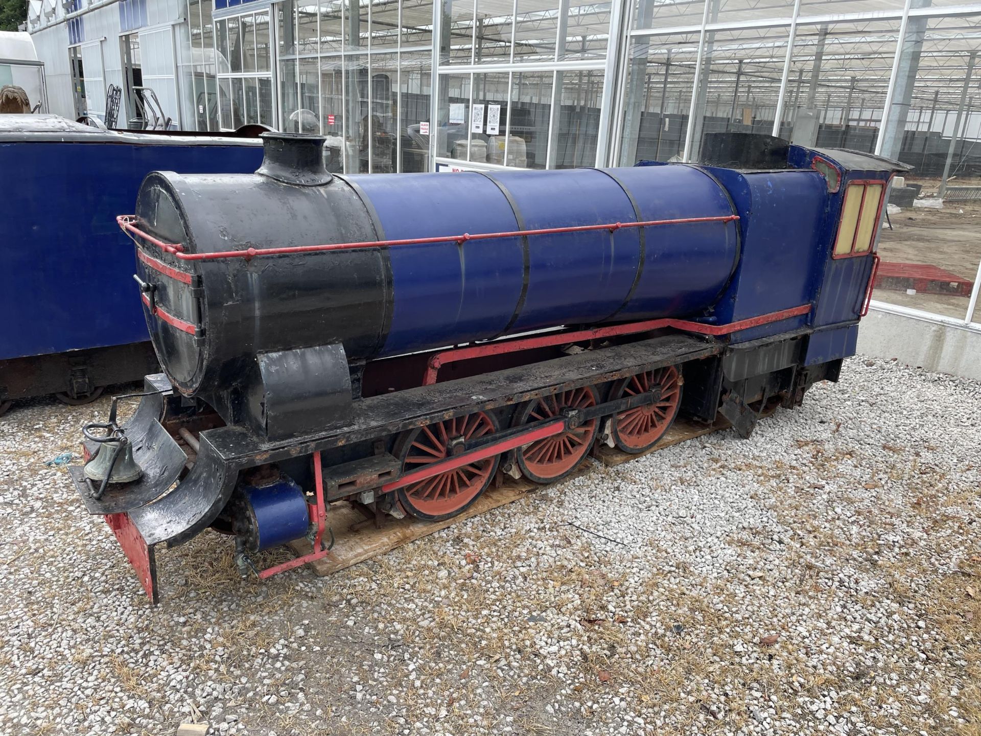 A RAILWAY LOCOMOTIVE AND TENDER - BLUE PACIFIC, WITH CAST ALLOY NAME PLATES - 15 INCH GAUGE, FOR