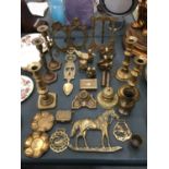 A LARGE QUANTITY OF BRASSWARE TO INCLUDE CANDLESTICKS, INKWELLS, PHOTO FRAMES, ANIMALS, TRINKET