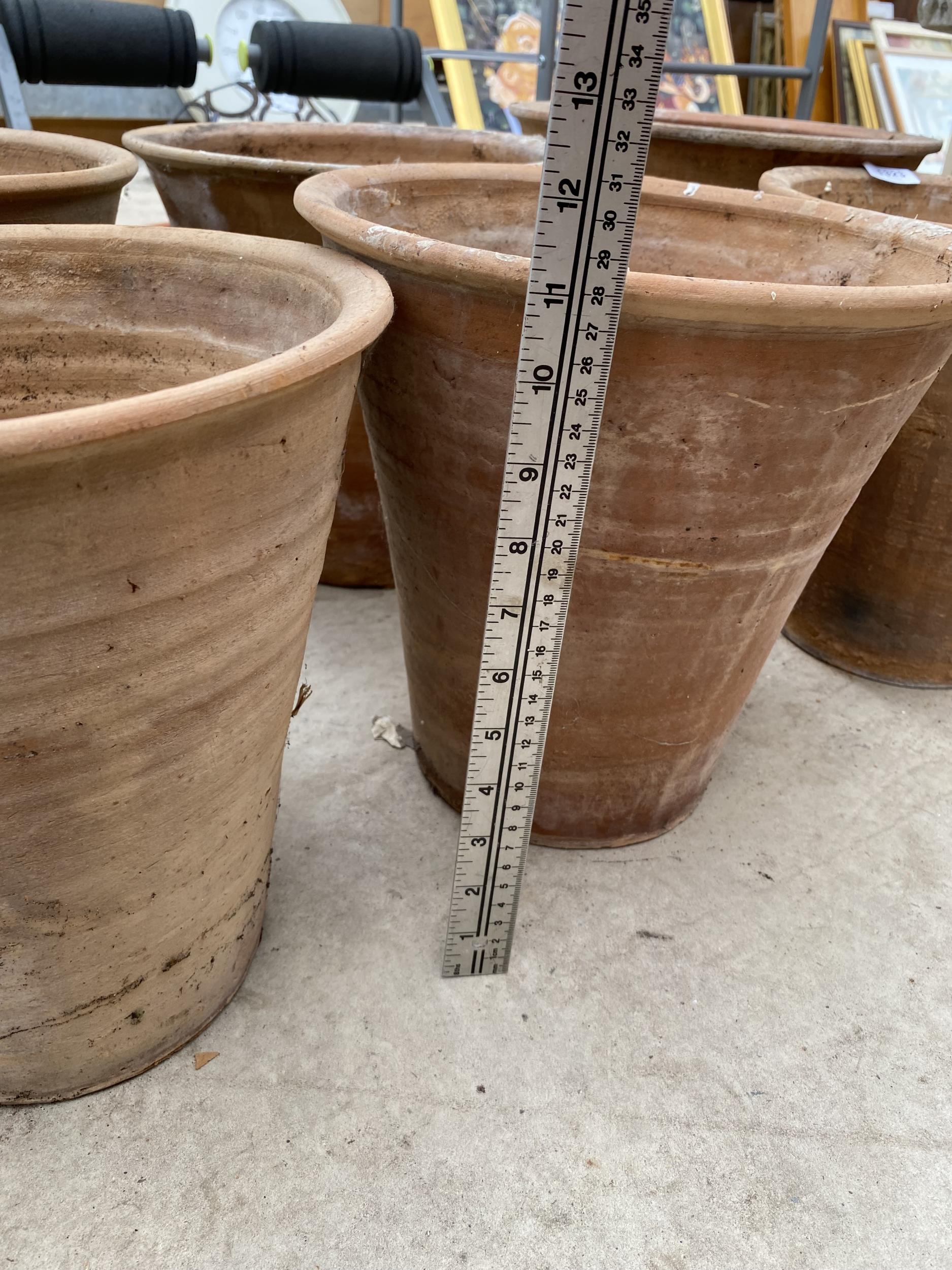 A COLLECTION OF EIGHT LARGE TERRACOTTA GARDEN POTS - Image 3 of 4