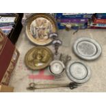 AN ASSORTMENT OF METALWARE ITEMS TO INCLUDE CHARGERS, BUD VASES AND TOASTING FORKS ETC