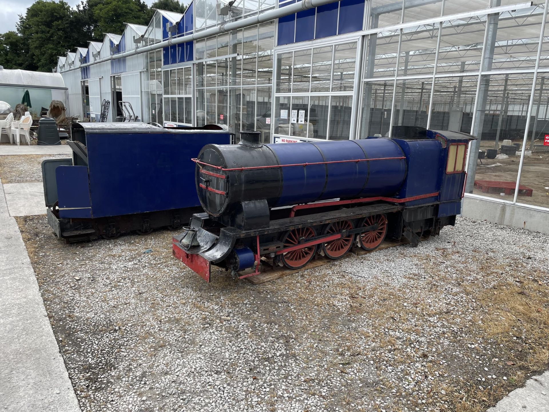 A RAILWAY LOCOMOTIVE AND TENDER - BLUE PACIFIC, WITH CAST ALLOY NAME PLATES - 15 INCH GAUGE, FOR - Image 2 of 37