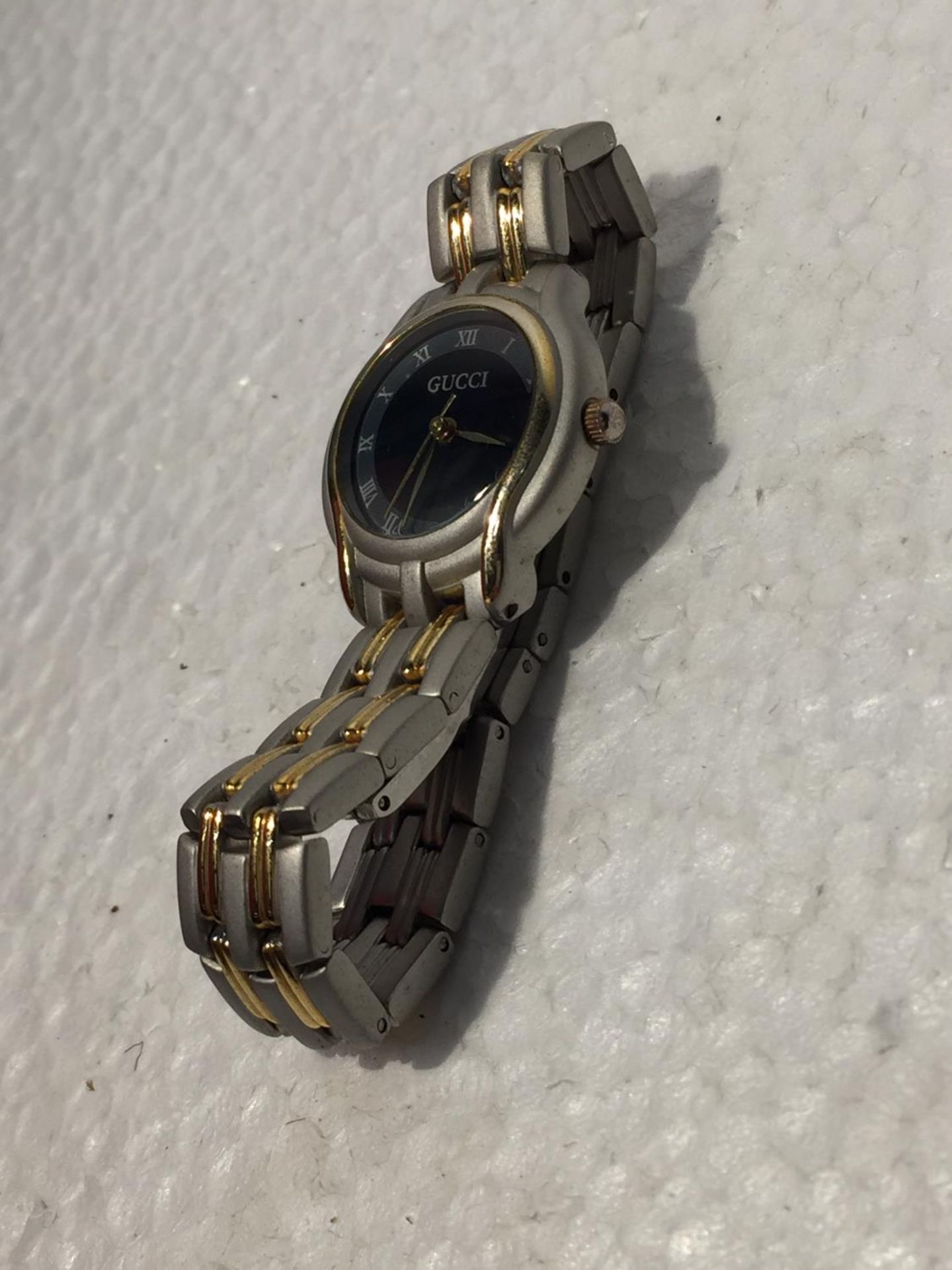 A FASHION WRISTWATCH WORKING AT TIME OF CATALOGUING - Image 2 of 4