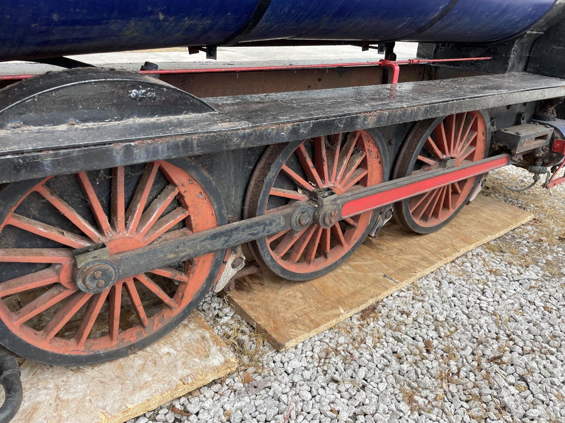 A RAILWAY LOCOMOTIVE AND TENDER - BLUE PACIFIC, WITH CAST ALLOY NAME PLATES - 15 INCH GAUGE, FOR - Image 9 of 37