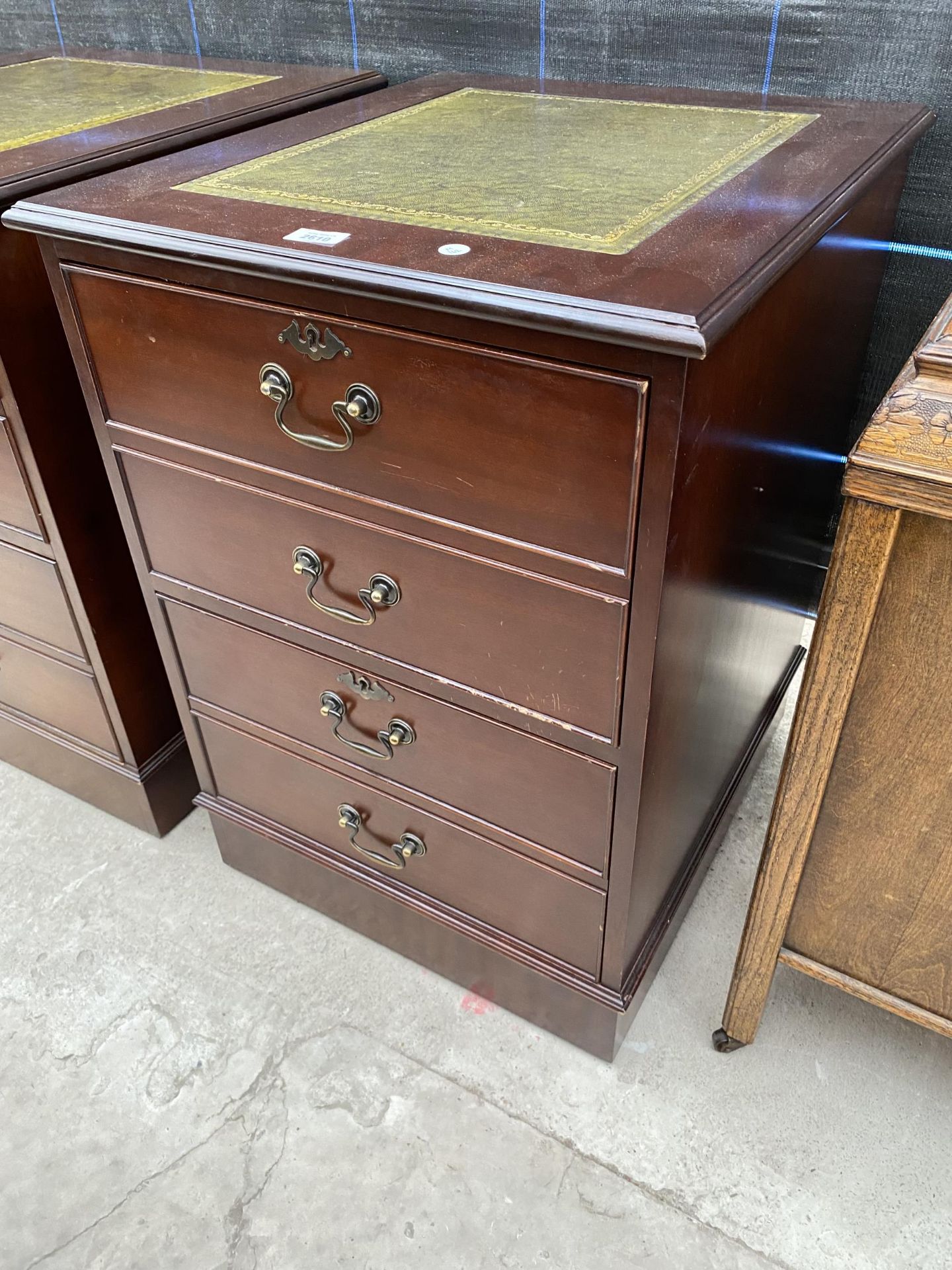 A MAHOGANY TWO DRAWER FILING CABINET WITH INSET LEATHER TOP - Image 2 of 3