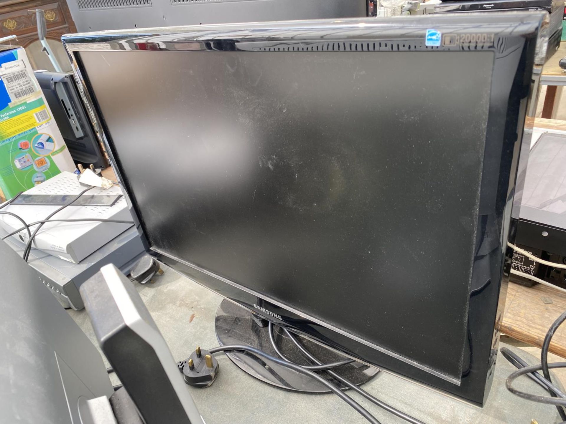 A SAMSUNG TELEVISION AND A DELL MONITOR - Image 3 of 5