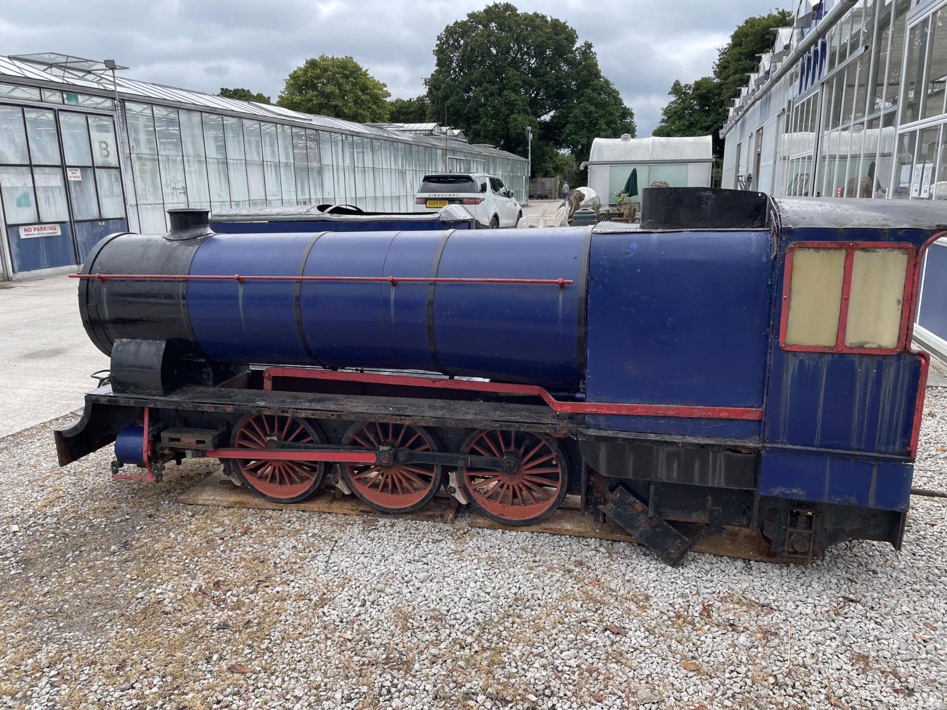 A RAILWAY LOCOMOTIVE AND TENDER - BLUE PACIFIC, WITH CAST ALLOY NAME PLATES - 15 INCH GAUGE, FOR - Image 5 of 37