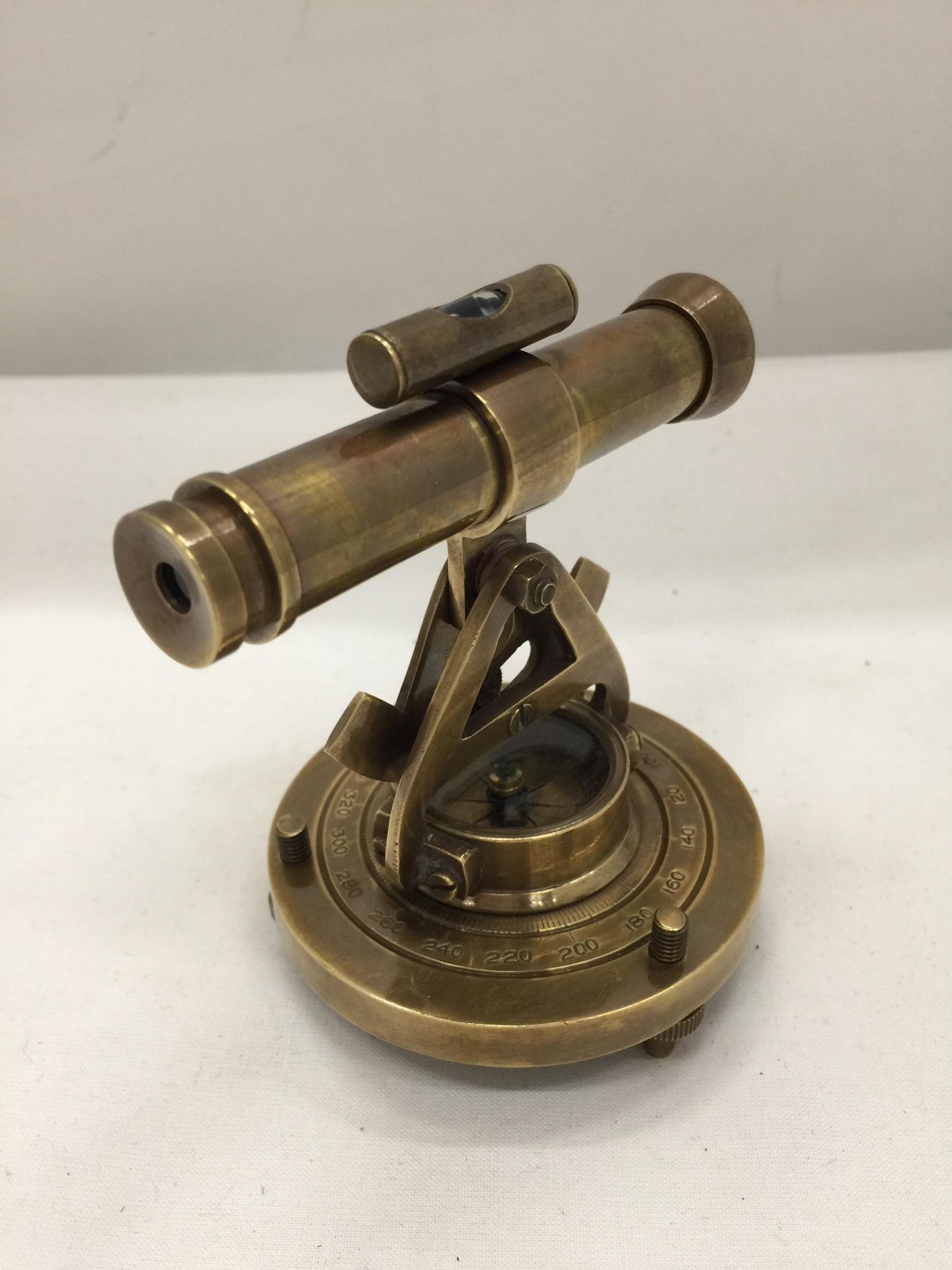 A BRASS TELESCOPE AND COMPASS HEIGHT 10CM - Image 2 of 6