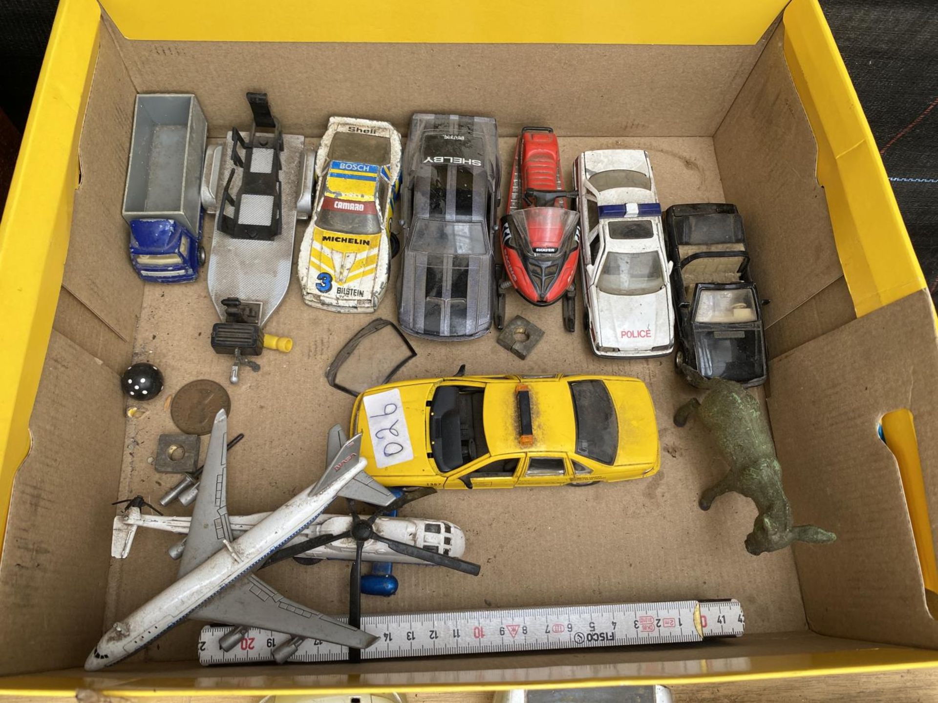 AN ASSORTMENT OF TOY CARS AND VEHICLES - Image 2 of 3