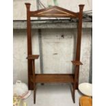 AN EDWARDIAN MAHOGANY FIRE SCREEN HEIGHT 81CM, WIDTH 49CM